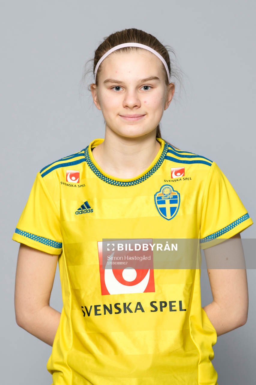 Alva Lodén i F16/01-landslaget