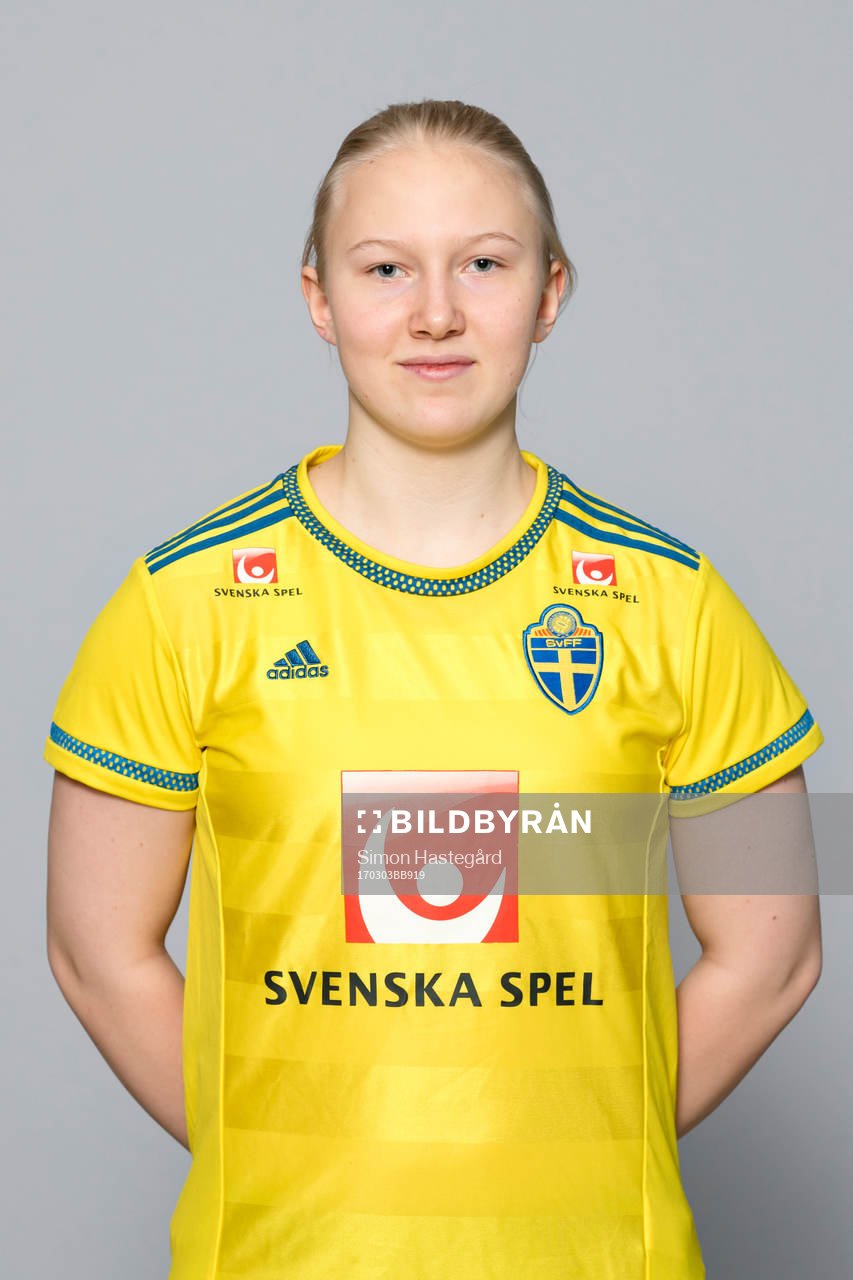 Evelina Klasson i F16/01-landslaget