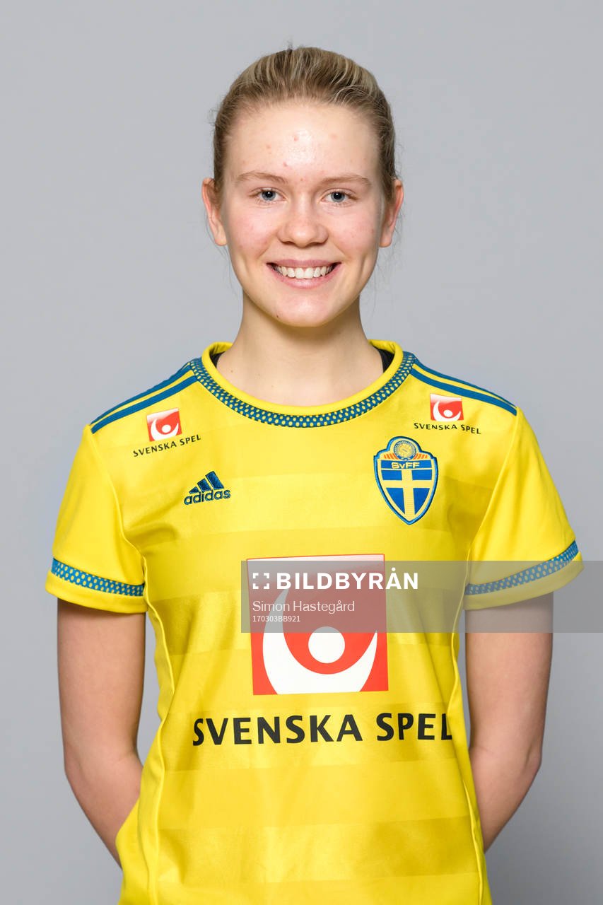 Olivia Lindstedt i F16/01-landslaget
