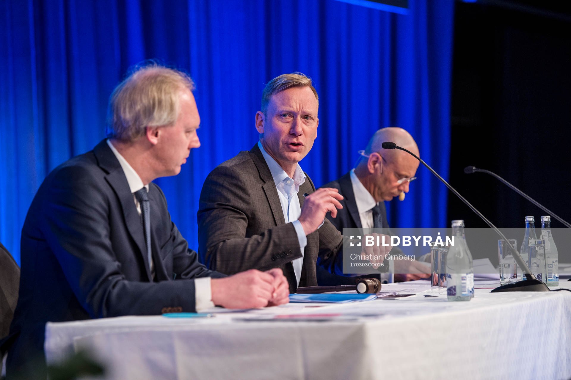 Pontus Hansson, sekreterare, Mötets ordförande Hans Petterson och Håkan Jeppsson, ordförande under fotbollsklubben Malmö FFs årsmöte den 3 mars 2017 i Malmö.