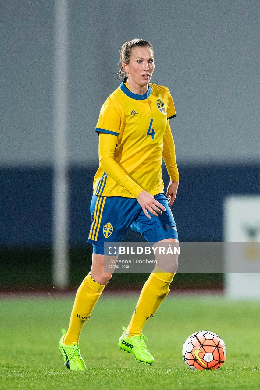 Sveriges Emma Berglund under en fotbollsmatch i Algarve Cup mellan Kina och Sverige den 3 mars 2017 i Vila Real de Santo Antonio.