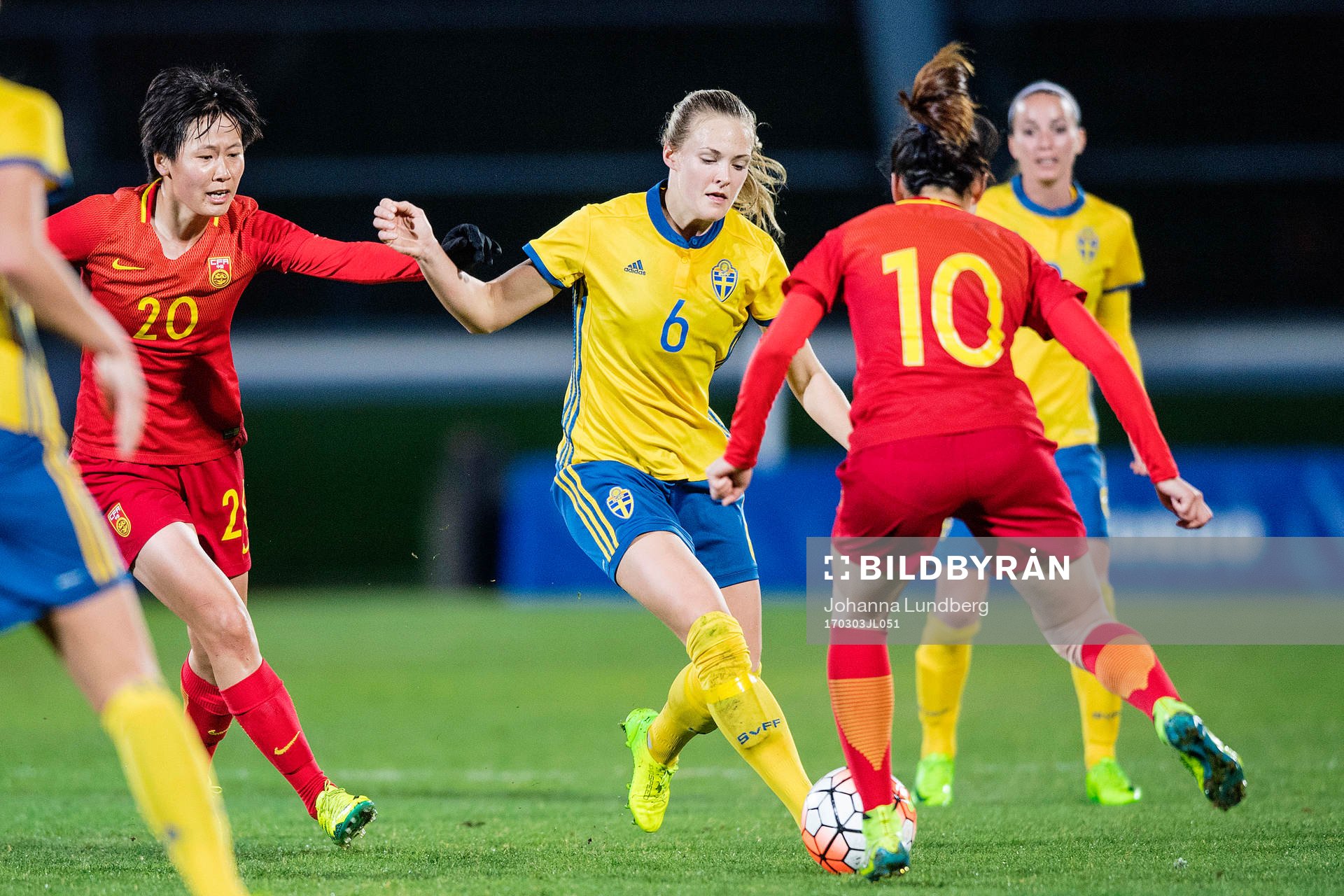Sveriges Magdalena Eriksson mot Kinas Zhang Rui och Yang Li