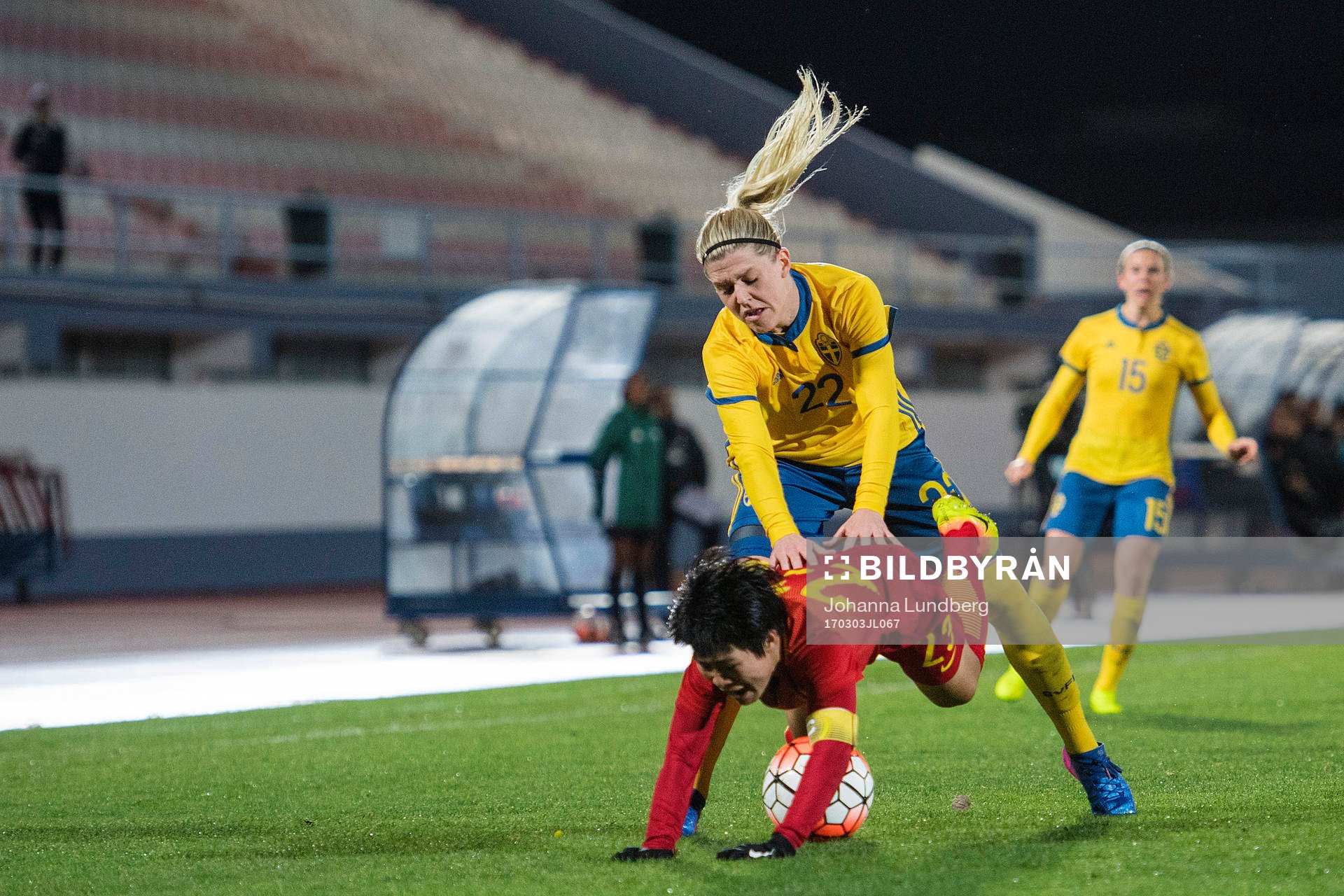 Sveriges Olivia Schough i en duell mot Kinas Ren Guixin