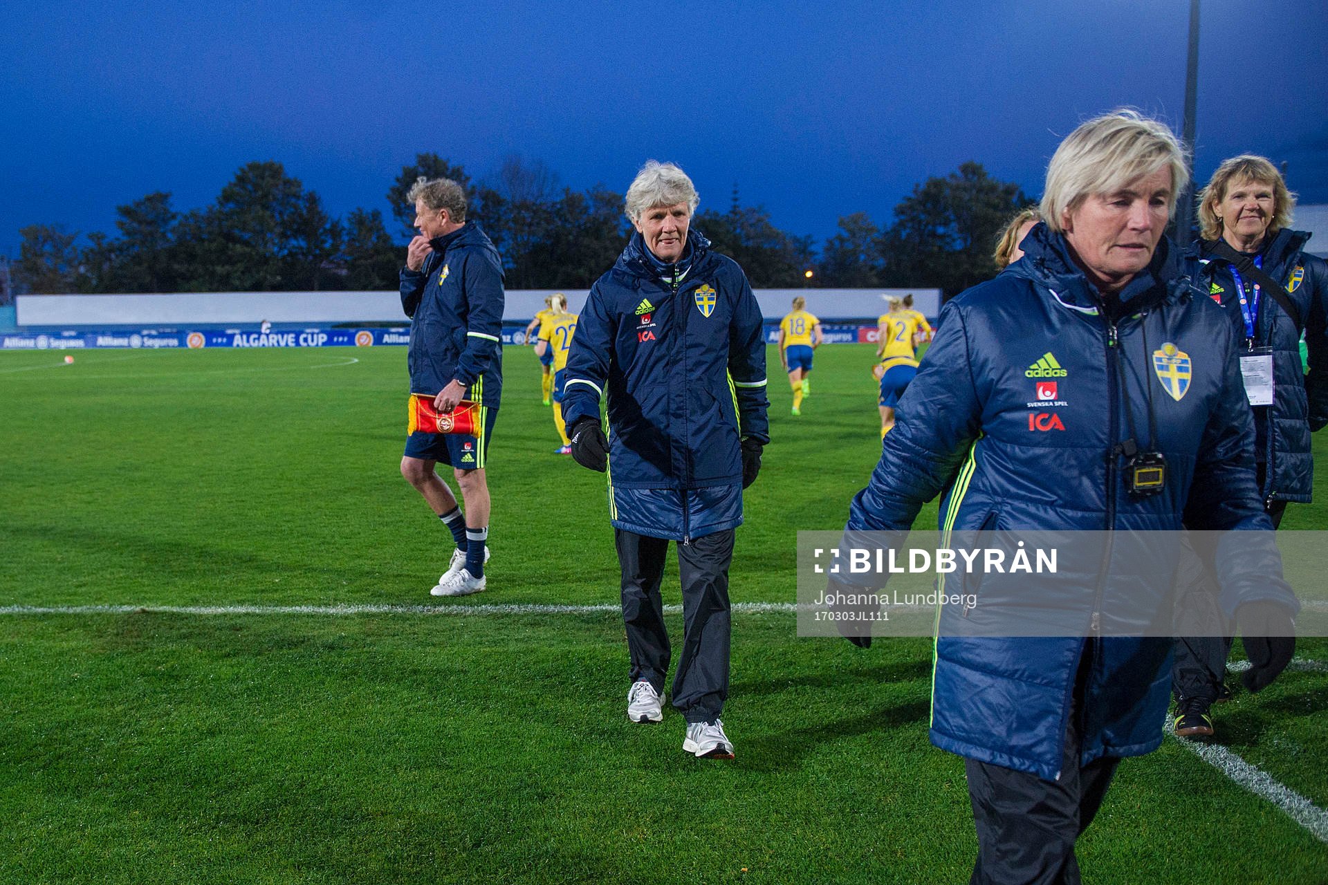 Sveriges förbundskapten Pia Sundhage och assisterande