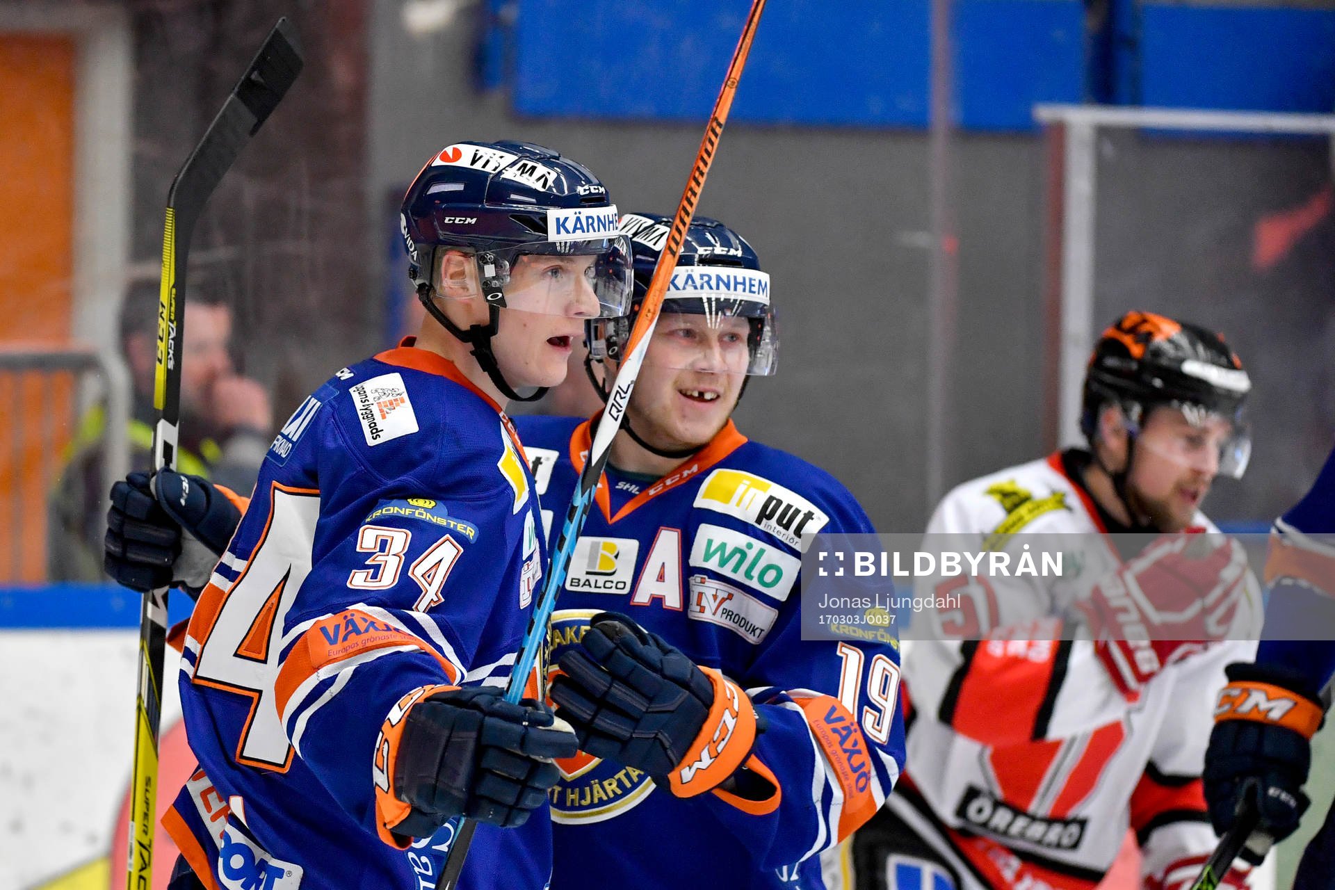 Växjös Olli Palola och Tuomas Kiiskinen  jublar