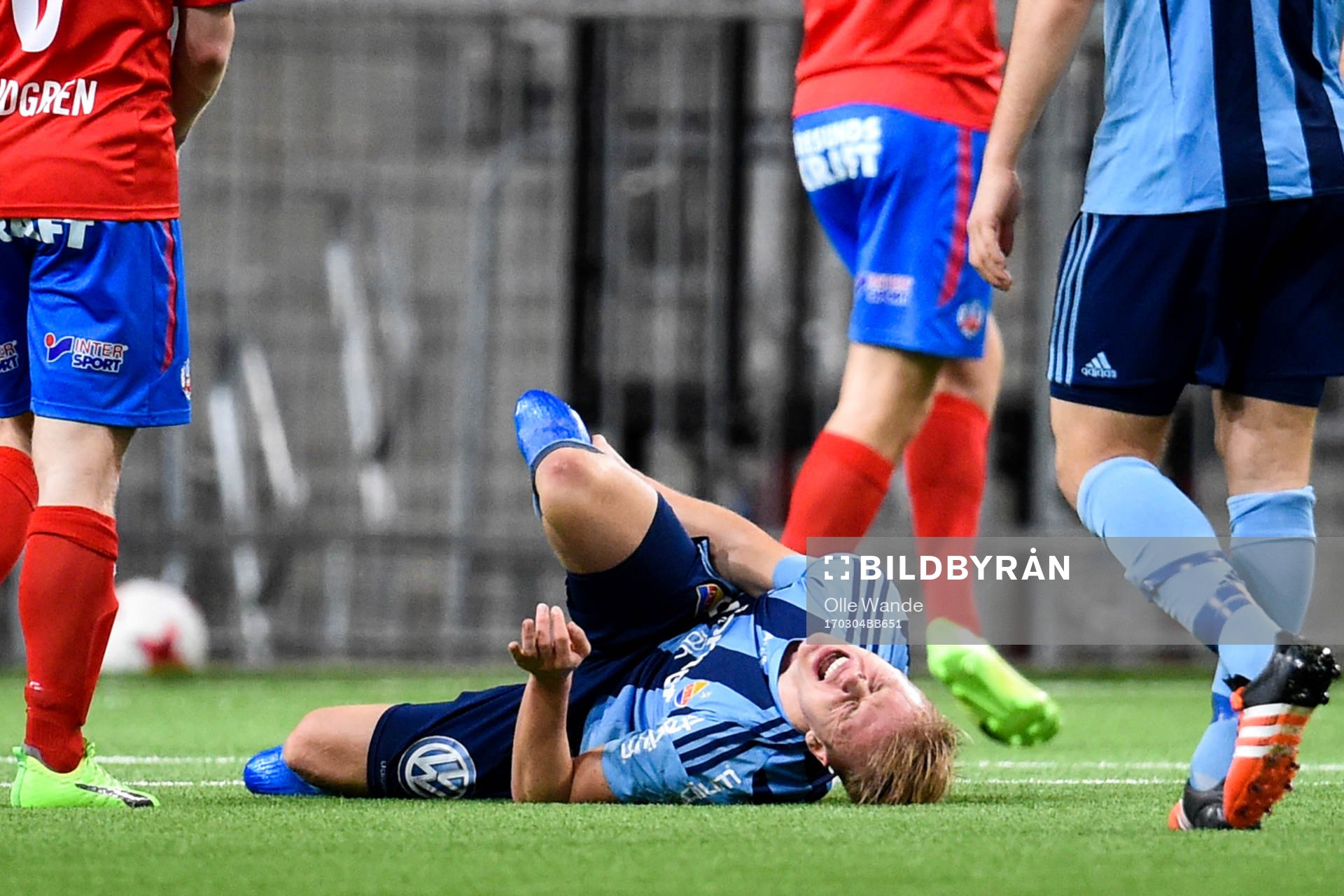 Djurgårdens Elliot Käck grinar illa
