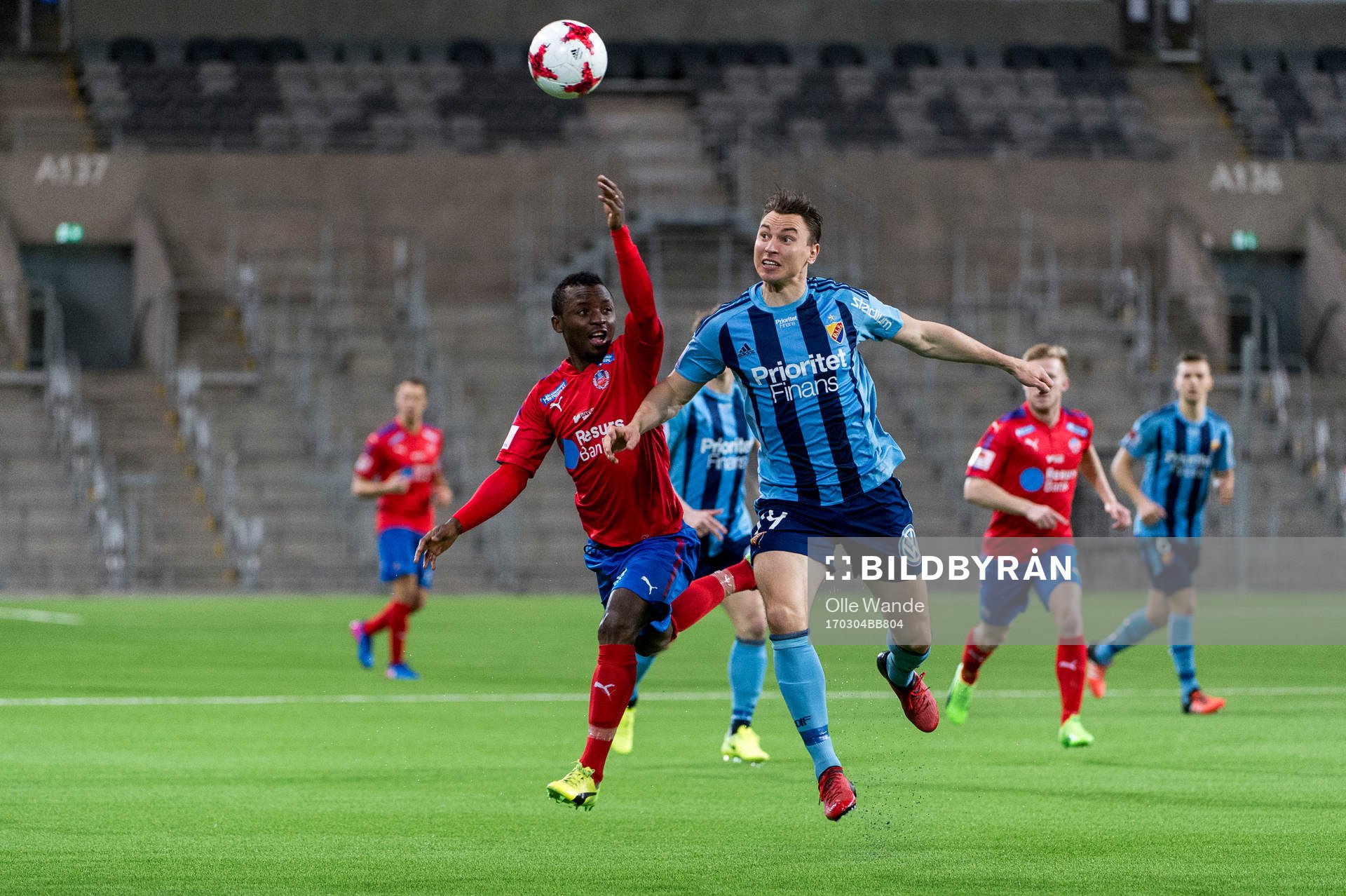 Helsingborgs Monday Samuel i kamp med Djurgårdens Marcus Hansson under fotbollsmatchen i Svenska Cupen mellan Djurgården och Helsingborg den 4 mars 2017 i Stockholm.