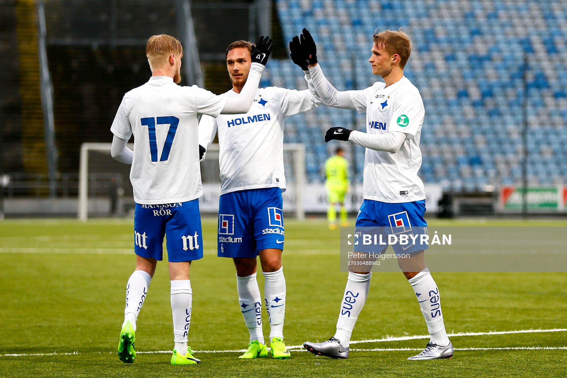 Norrköpings Sebastian Andersson jublar med lagkamrater