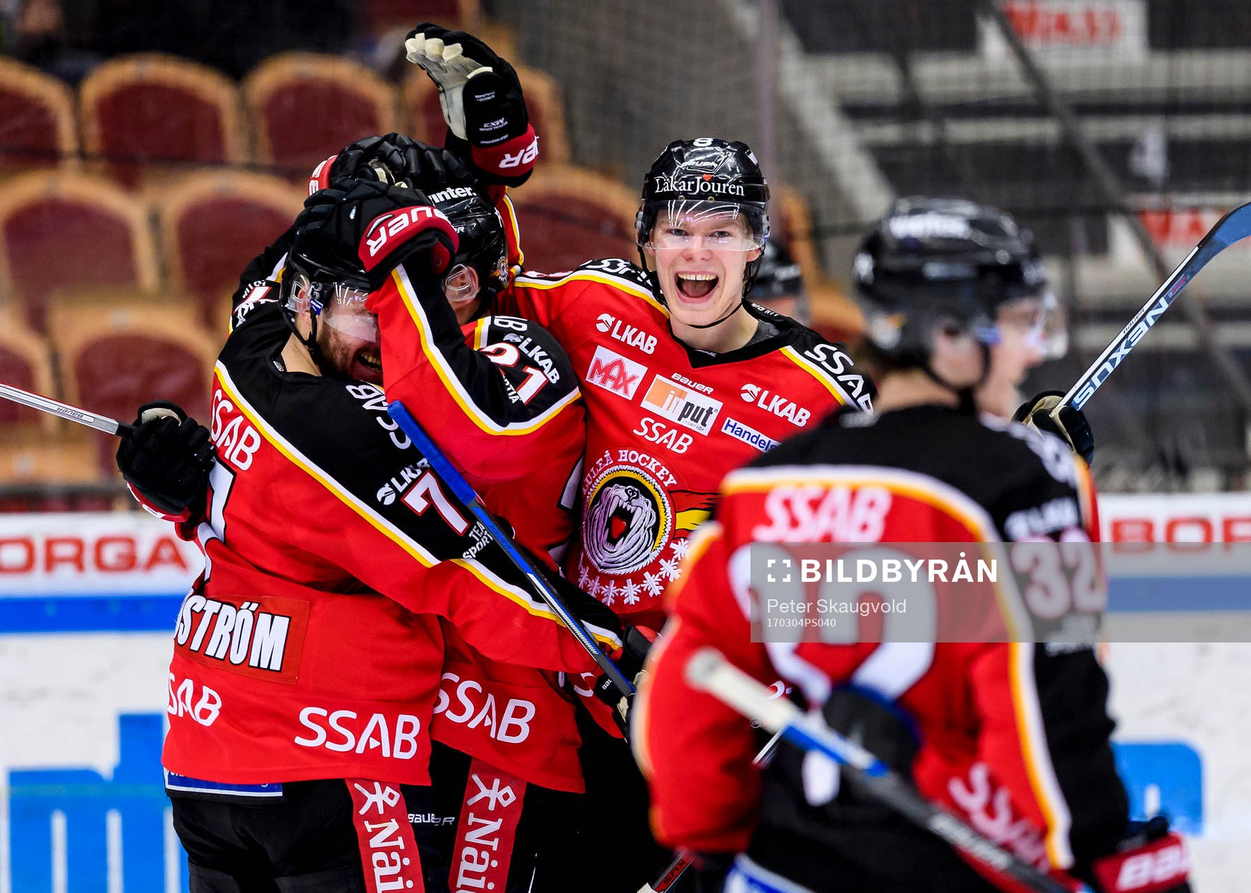 Luleås Bill Sweatt (m) jublar