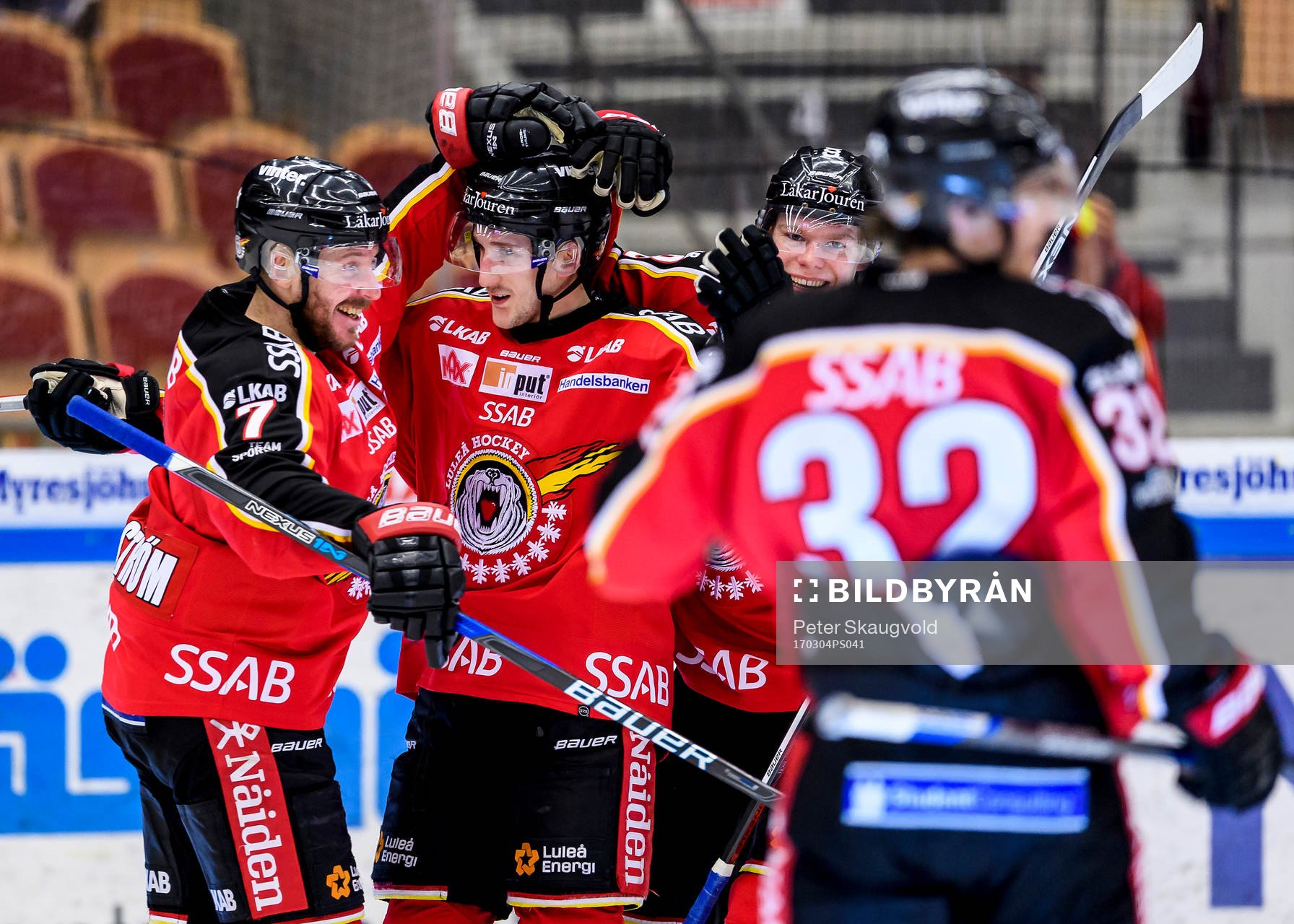 Luleås Bill Sweatt (m) jublar