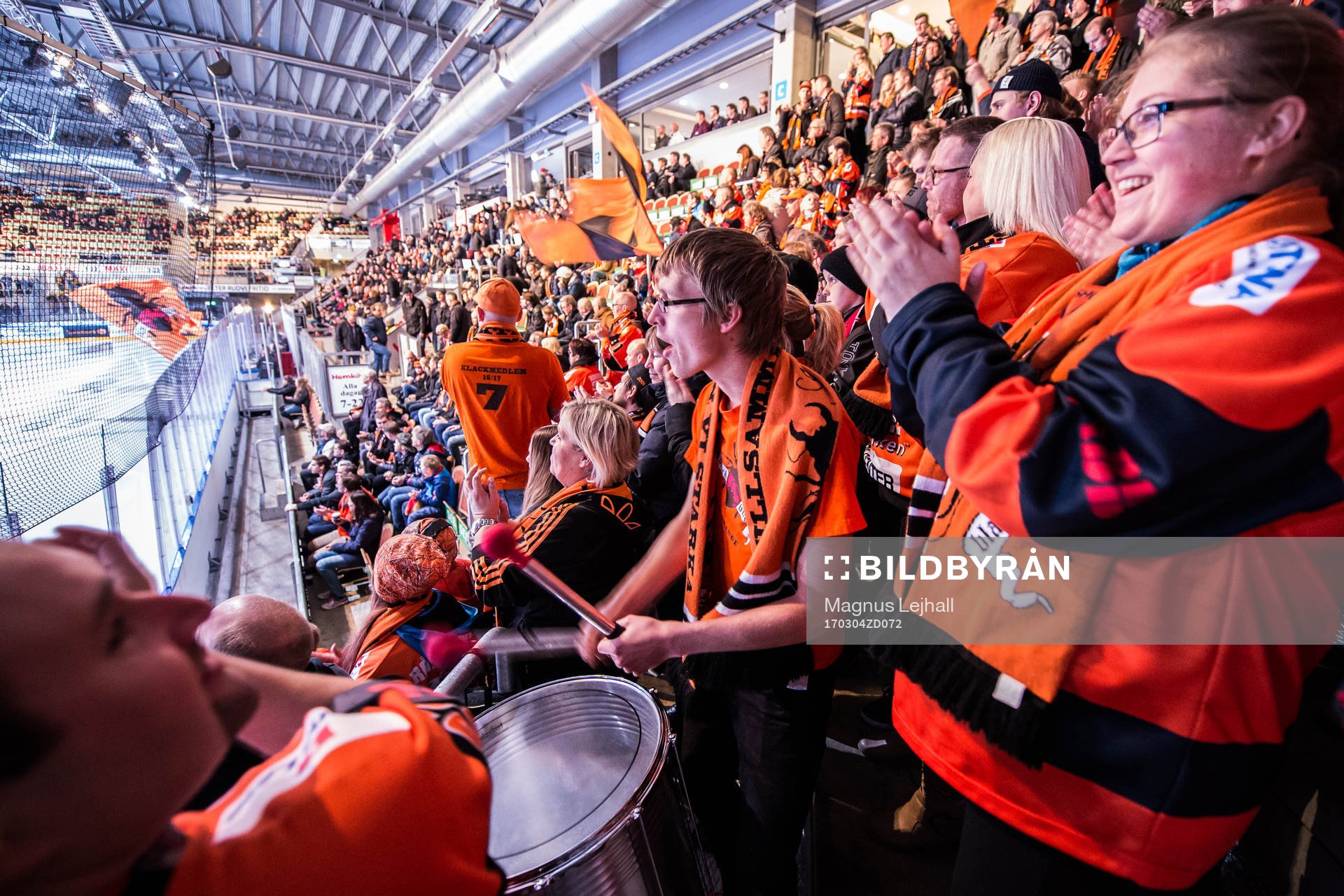 Karlskrona supportrar innan ishockeymatchen i SHL mellan