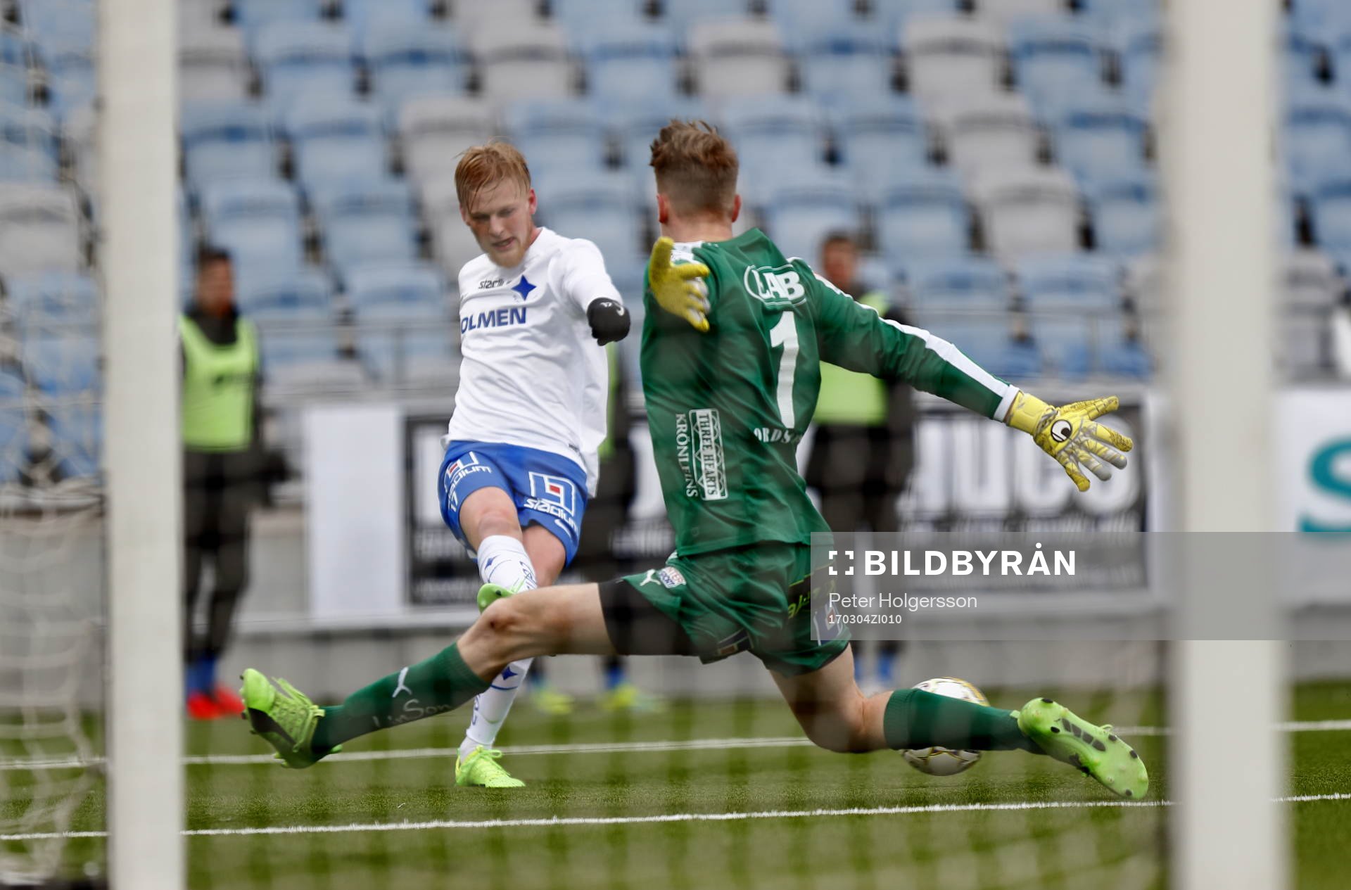 Norrköpings Kalle Holmberg och Halmstads målvakt Stojan