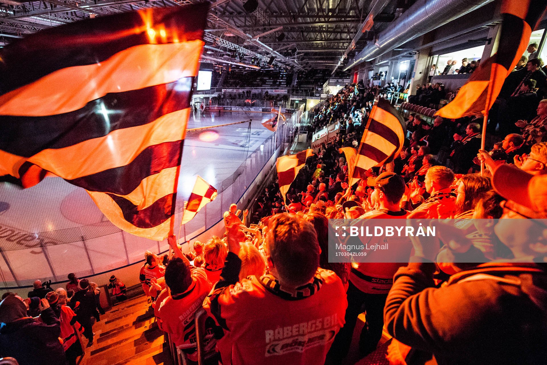 Karlskrona supportrar innan ishockeymatchen i SHL mellan