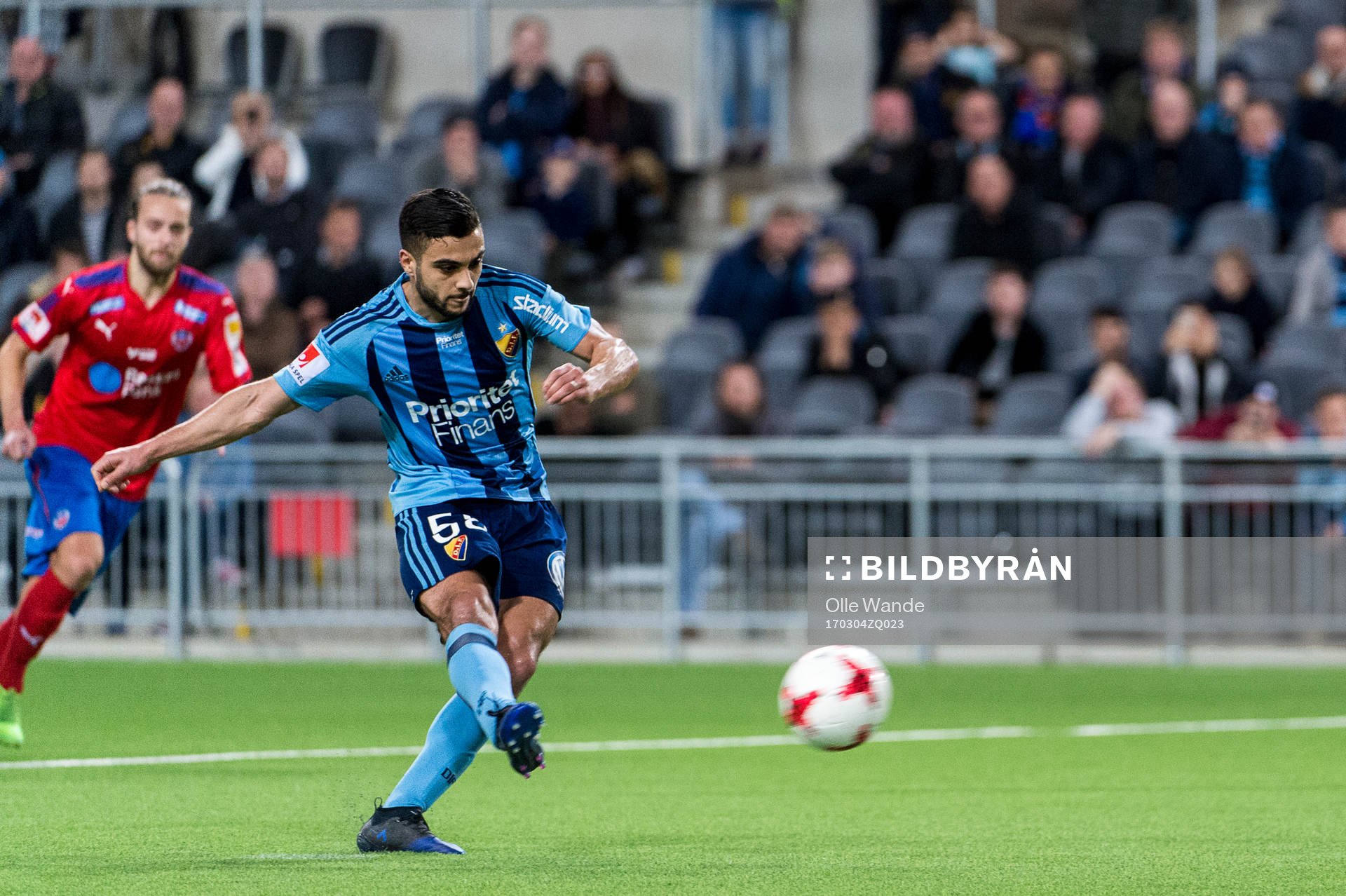 Djurgårdens Othman El Kabir skjuter 1-0 på straff