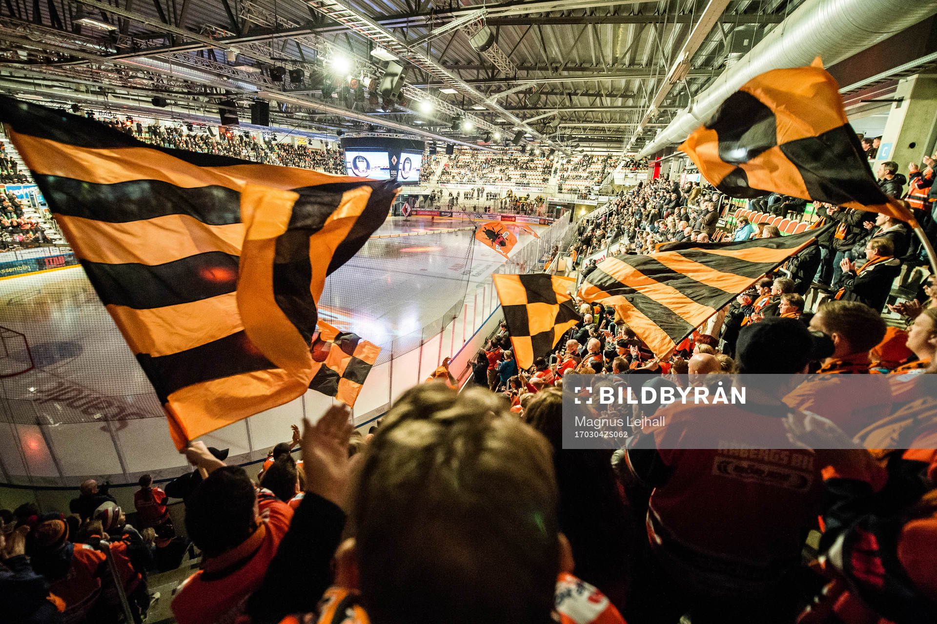 Karlskrona supportrar innan ishockeymatchen i SHL mellan