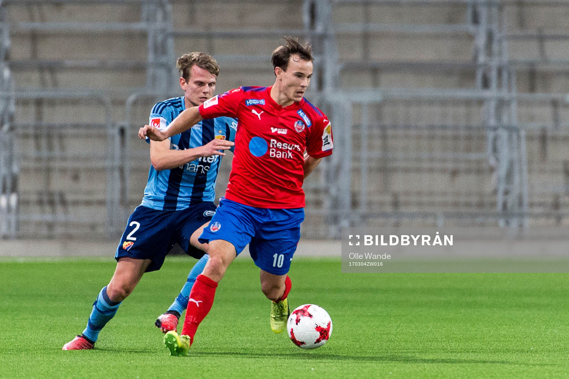 Helsingborgs Anton Wede i kamp med Djurgårdens Tim Björkström under fotbollsmatchen i Svenska Cupen mellan Djurgården och Helsingborg den 4 mars 2017 i Stockholm.