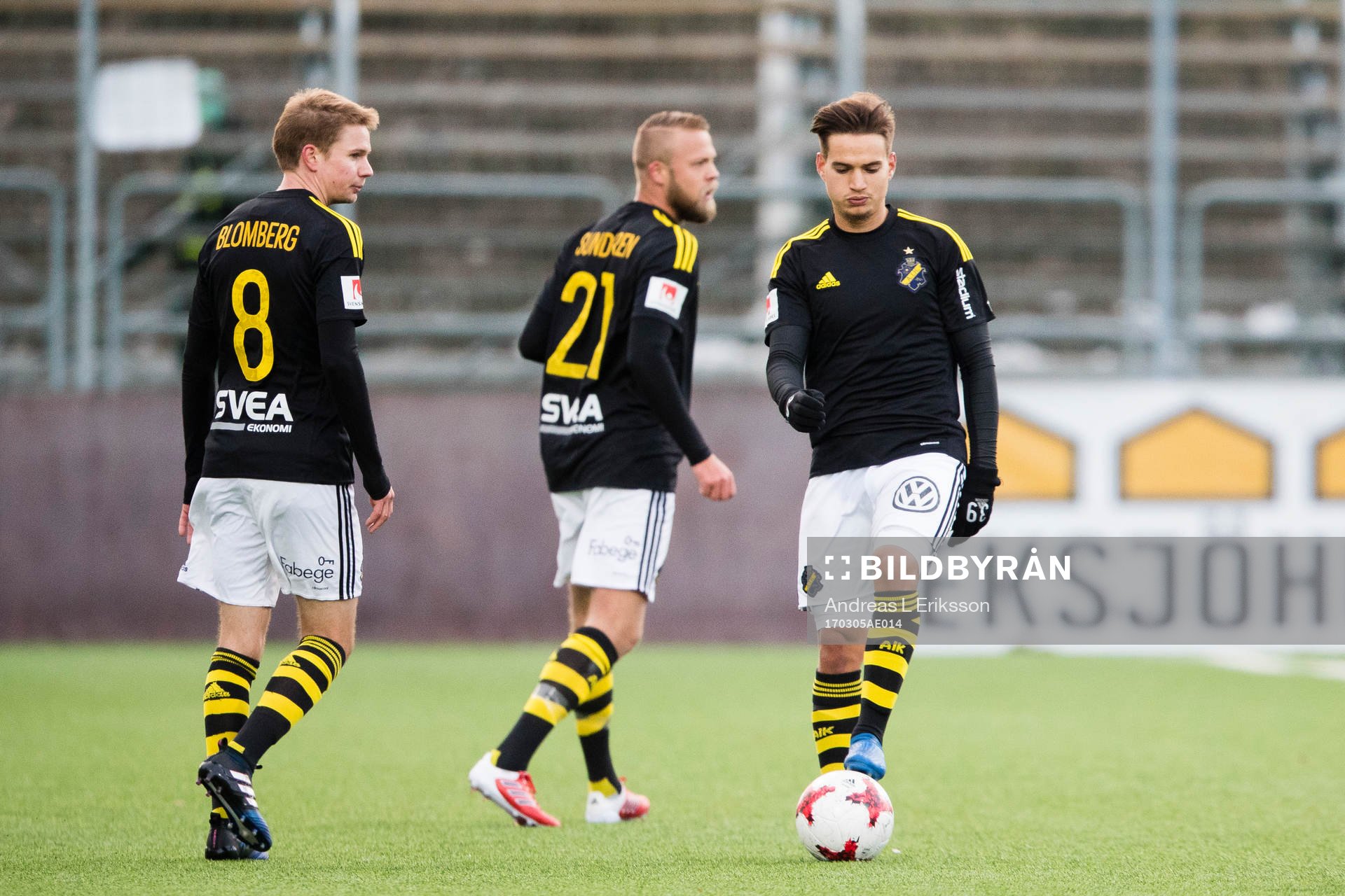 s Johan Blomberg, Daniel Sundgren och Amin Affane ser