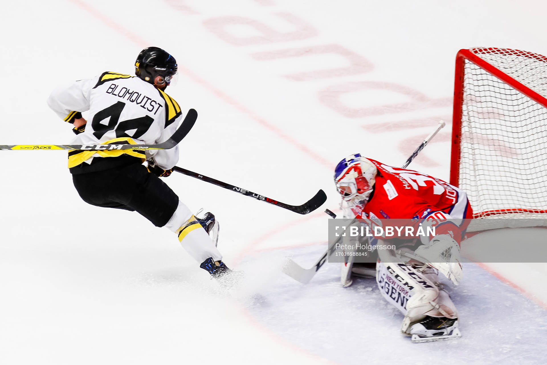 Brynäs Jacob Blomqvist med målchans på Linköpings