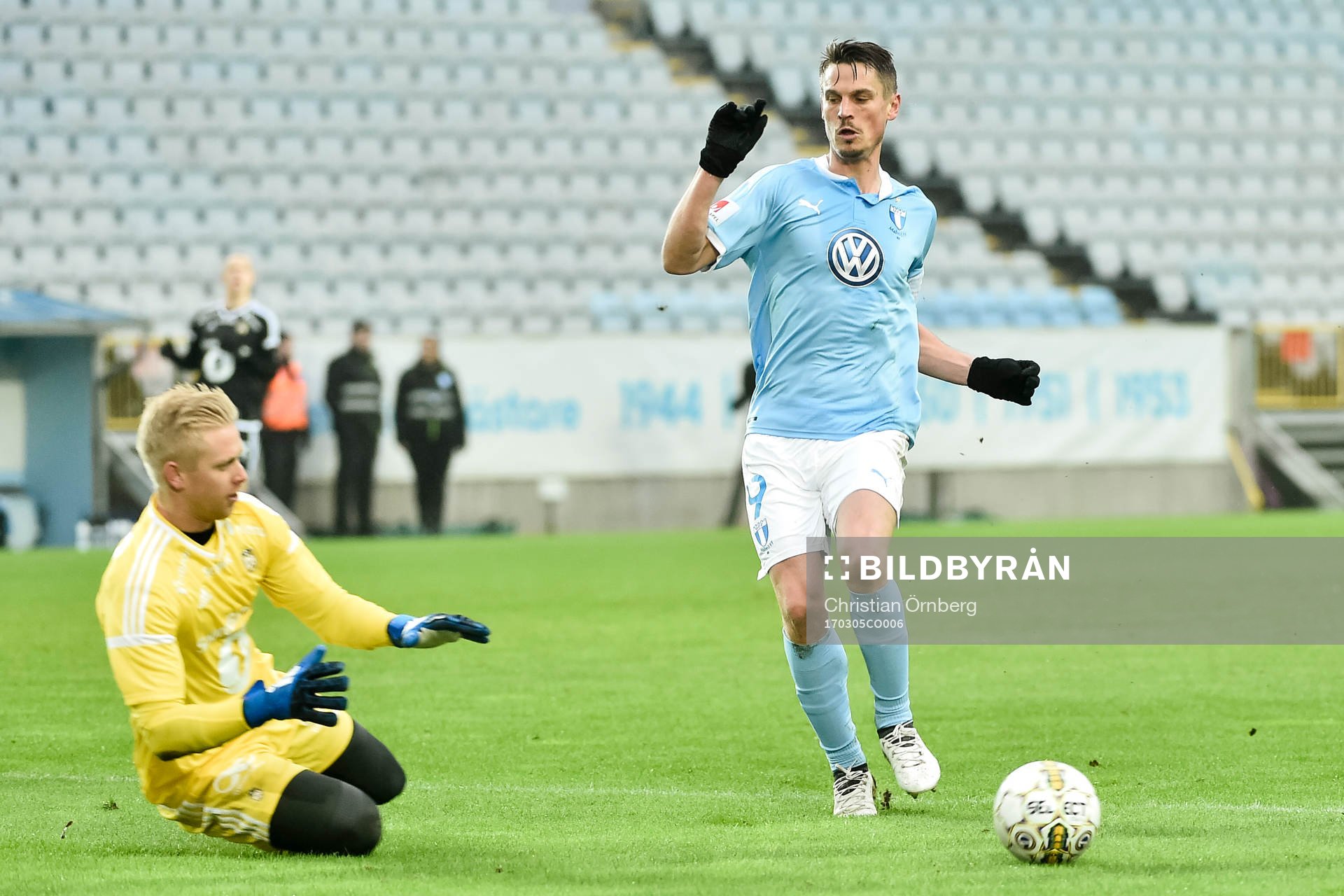 Rosenborgs målvakt Arild Østbø och Malmö FFs Markus