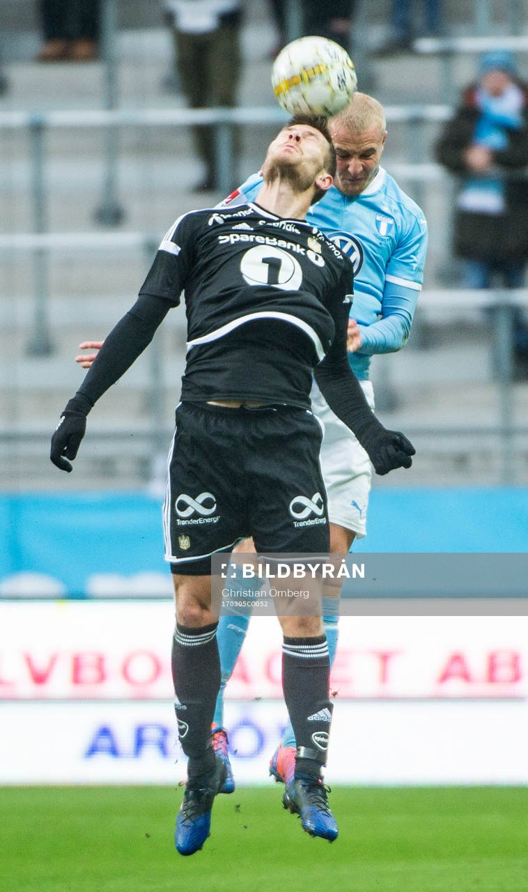 Rosenborgs Matthias Vilhjalmsson mot Malmö FFs Franz