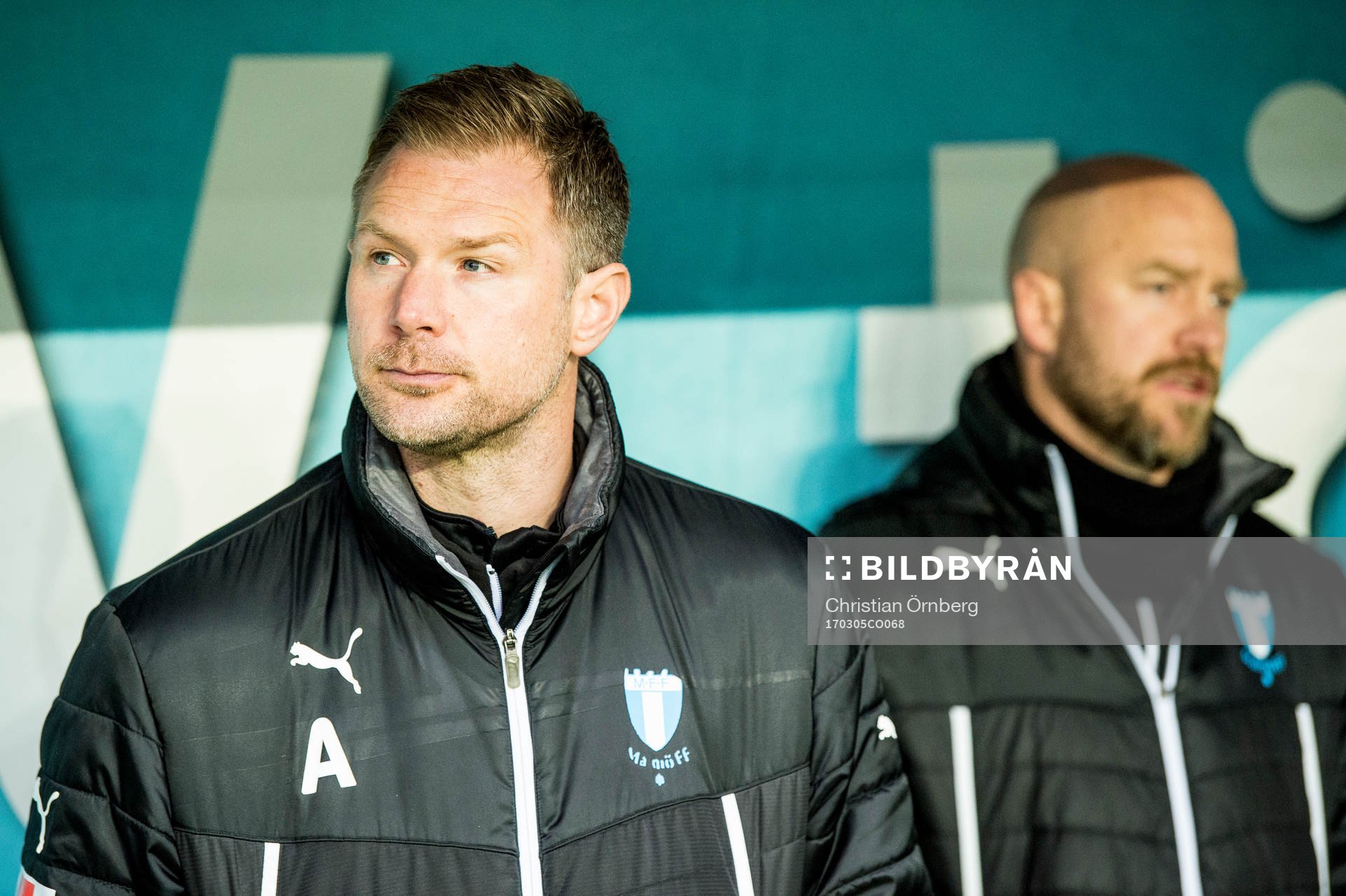 Malmö FFs tränare Magnus Pehrsson och assisterande tränare Olof Persson under träningsmatchen i fotboll mellan Malmö FF och Rosenborg den 5 mars 2017 i Malmö.
