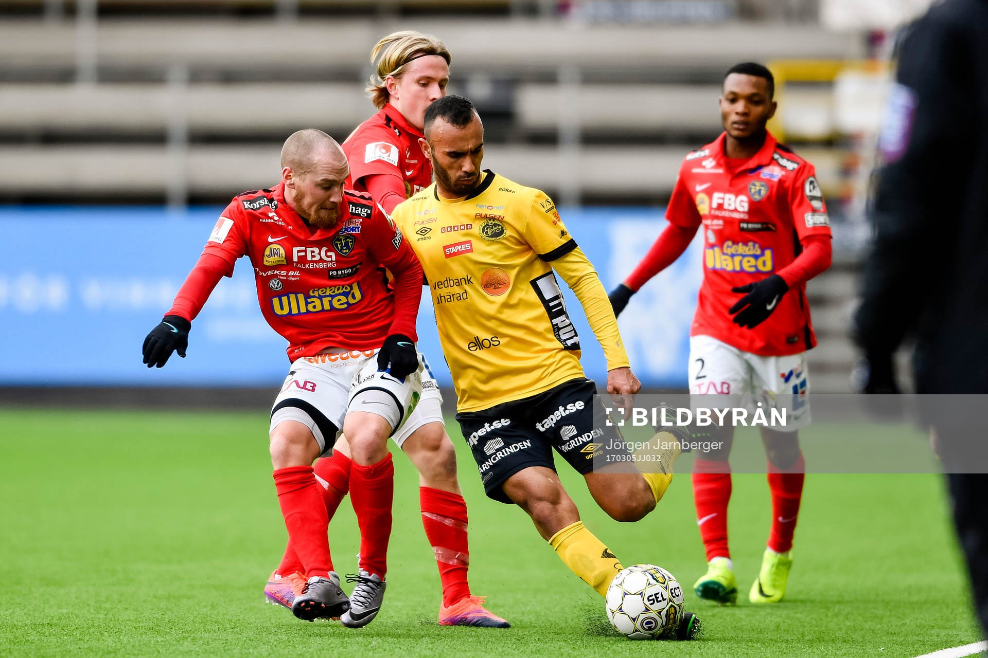 Falkenbergs Christoffer Carlsson och Elfsborgs Issam Jebali