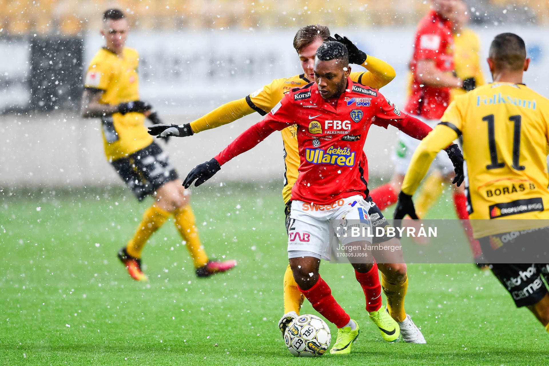 Falkenbergs Enok Kwakwa och Elfsborgs Simon Olsson