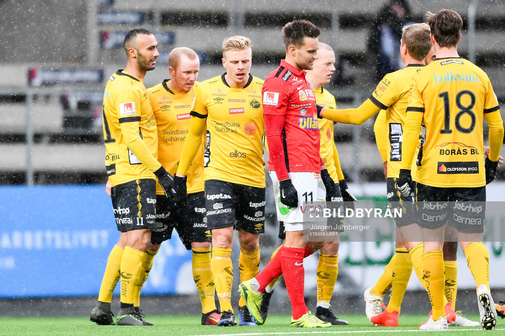 Elfsborgs Simon Lundevall jublar efter 3-1 under fotbollsmatchen i Svenska Cupen mellan Elfsborg och Falkenberg den 5 mars 2017 i Borås.