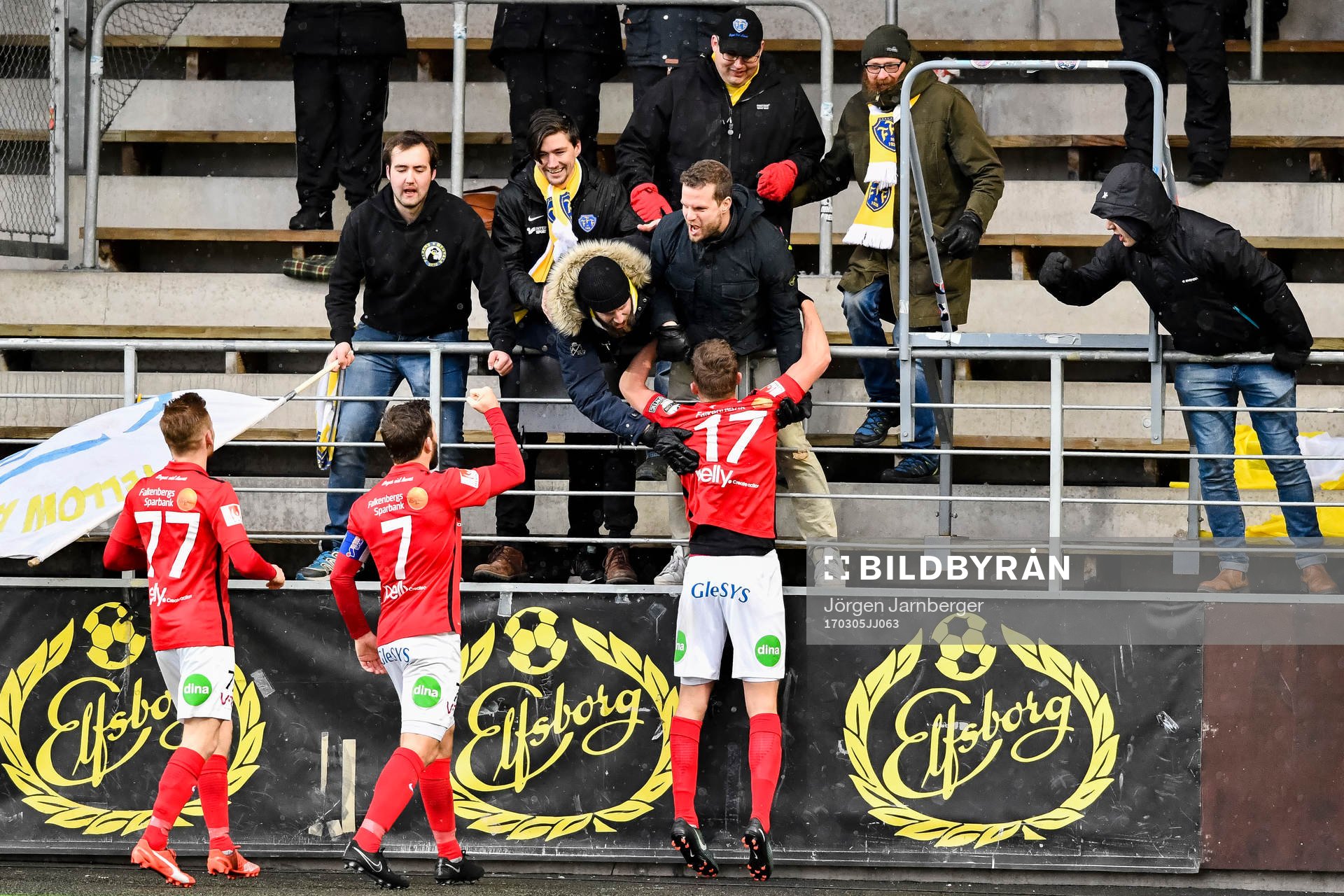 Falkenbergs Erik Pärsson jublar med publiken
