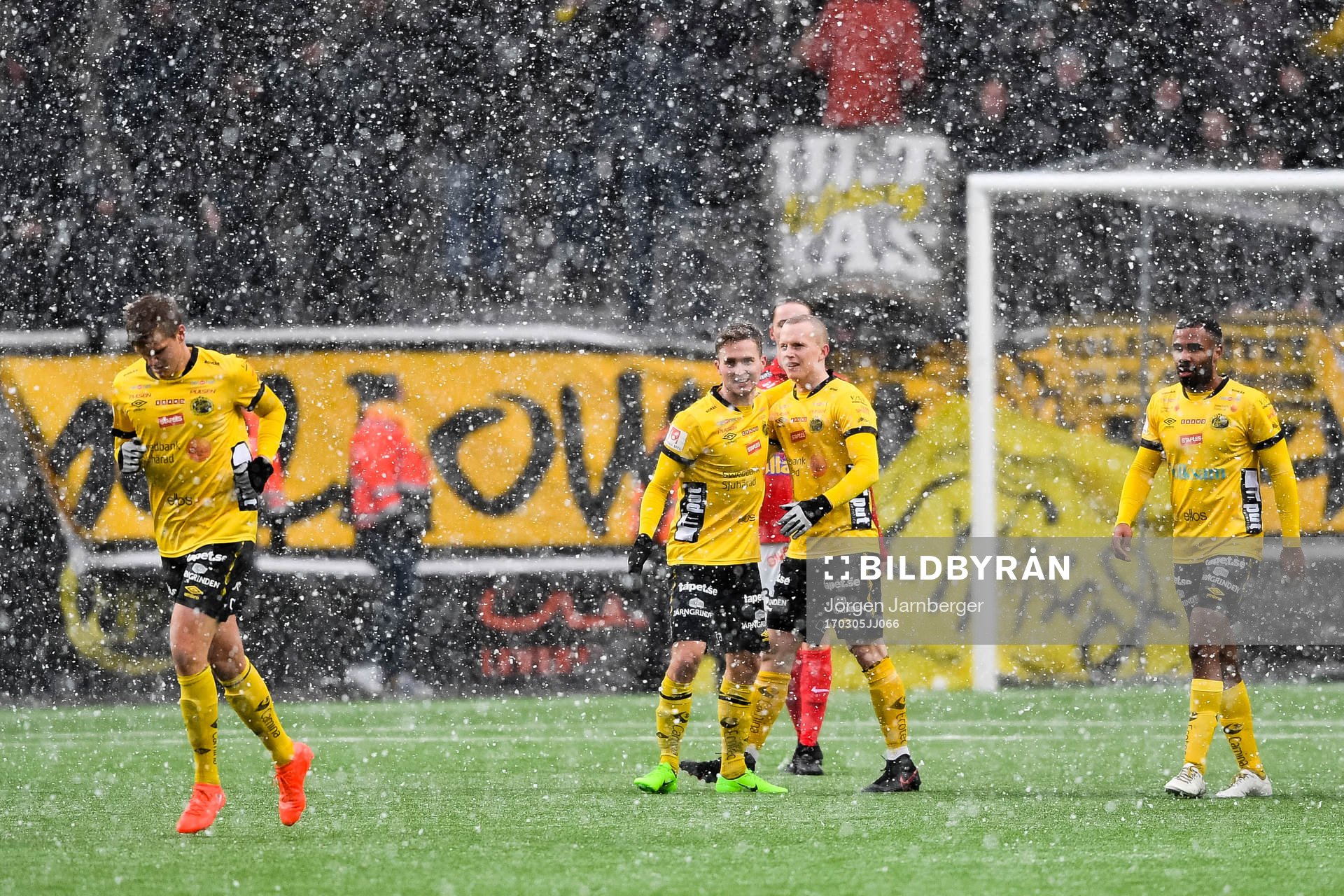 Elfsborgs Daniel Gustavsson jublar efter 5-1 under fotbollsmatchen i Svenska Cupen mellan Elfsborg och Falkenberg den 5 mars 2017 i Borås.