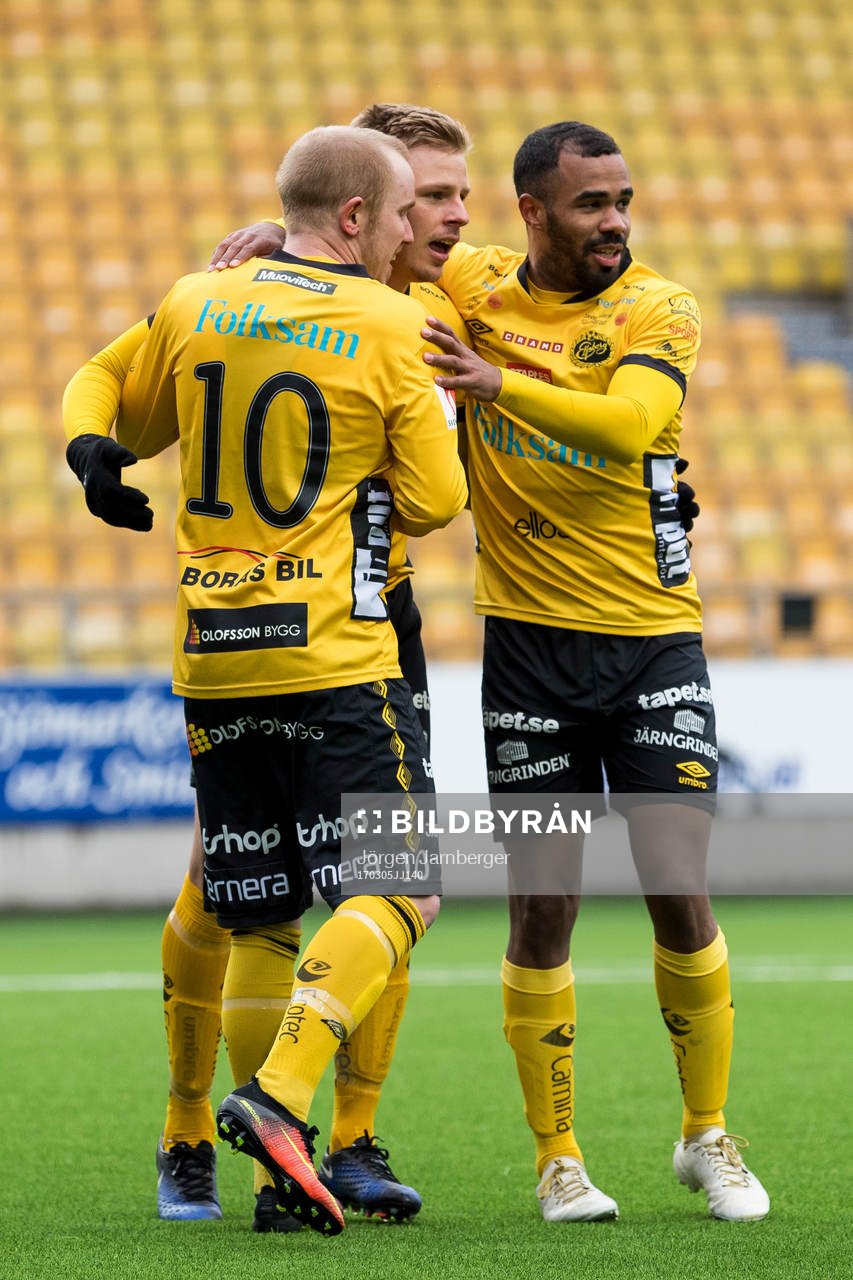 Elfsborgs Per Frick (mitten) jublar