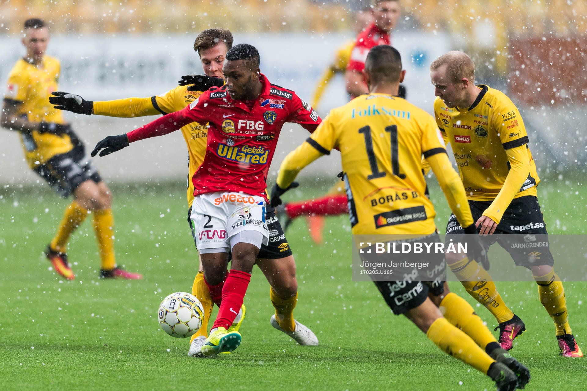 Falkenbergs Enok Kwakwa och Elfsborgs Simon Olsson