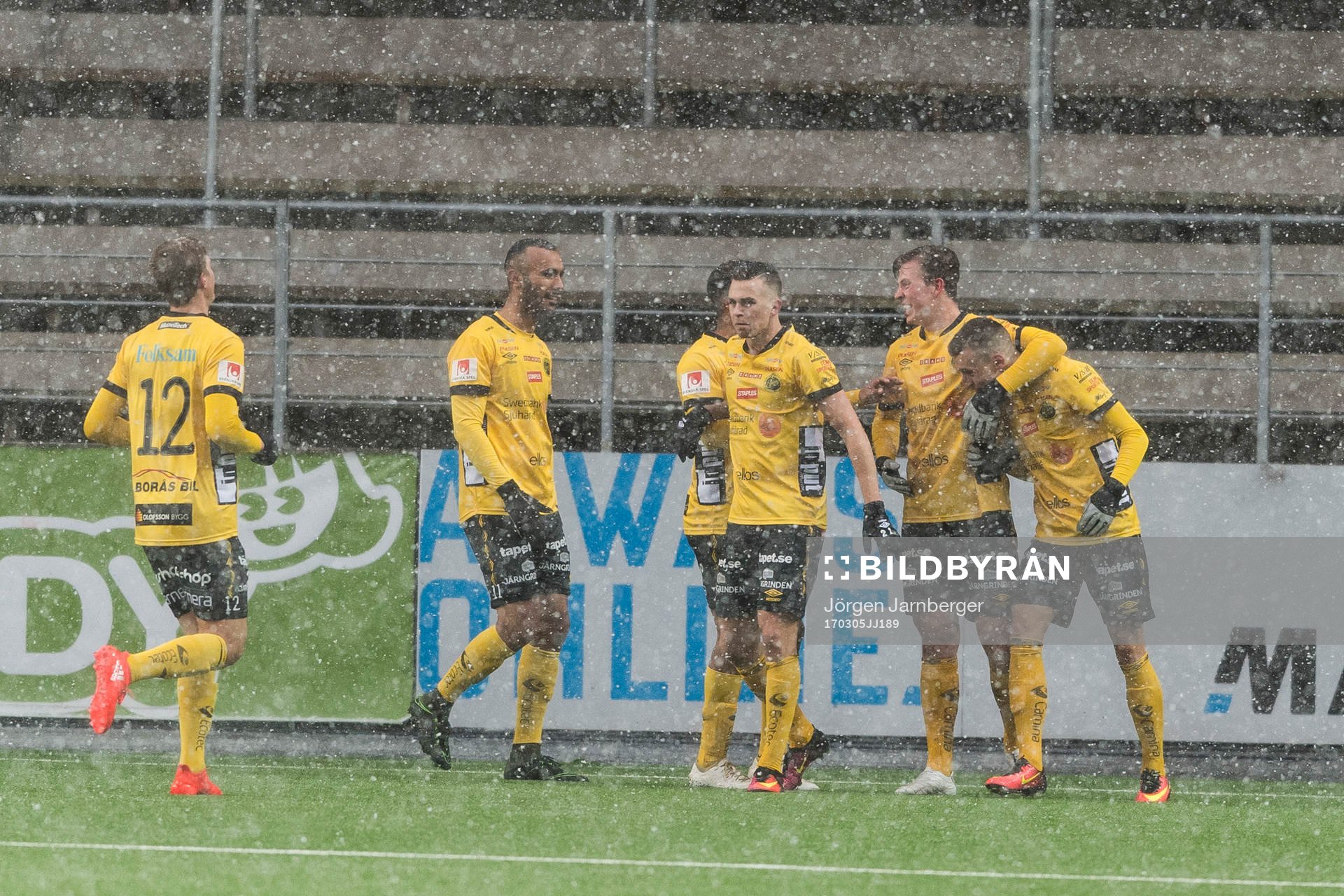 Elfsborgs Arjan Kabashi (h) jublar