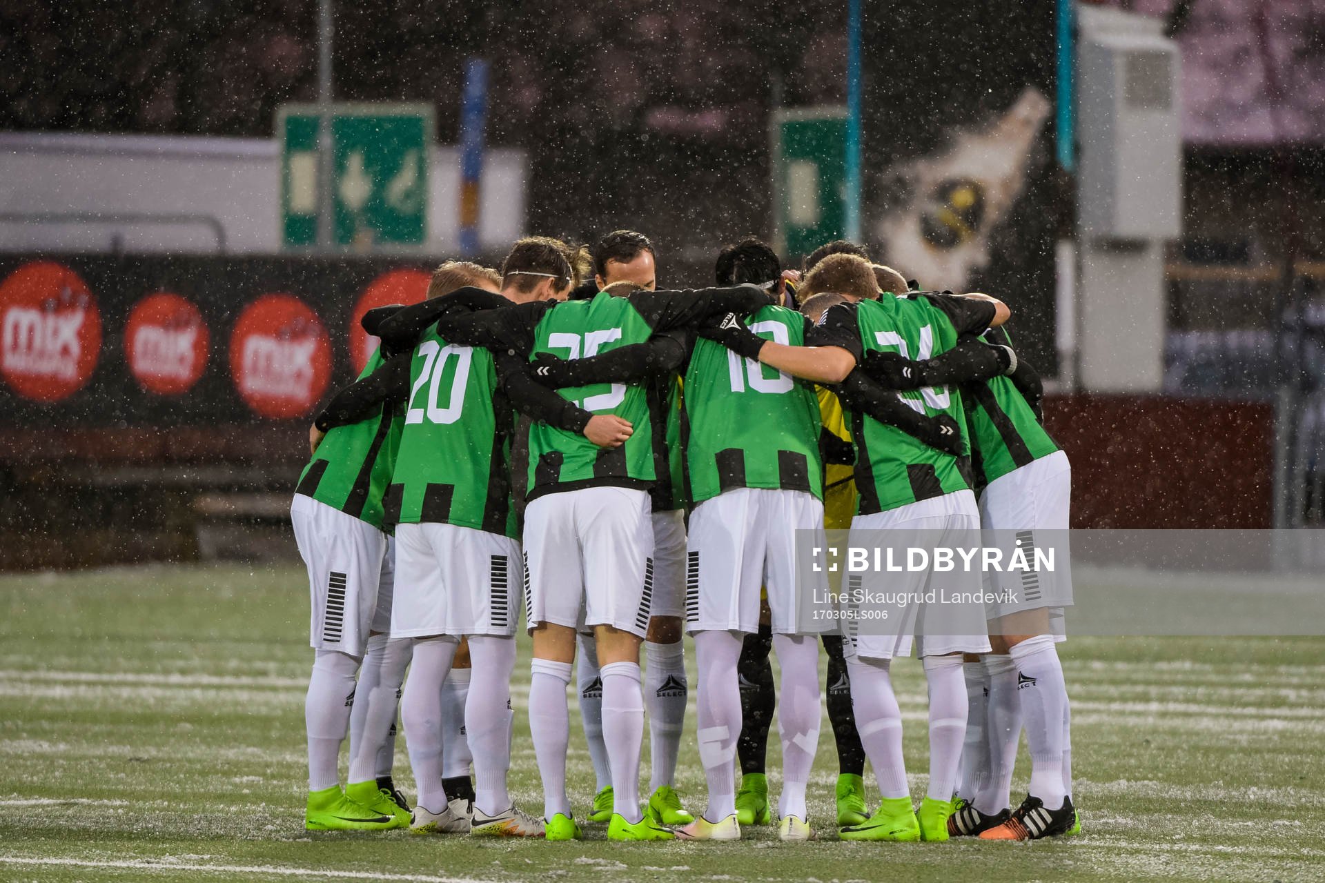 GAIS spelare före fotbollsmatchen i Svenska Cupen mellan