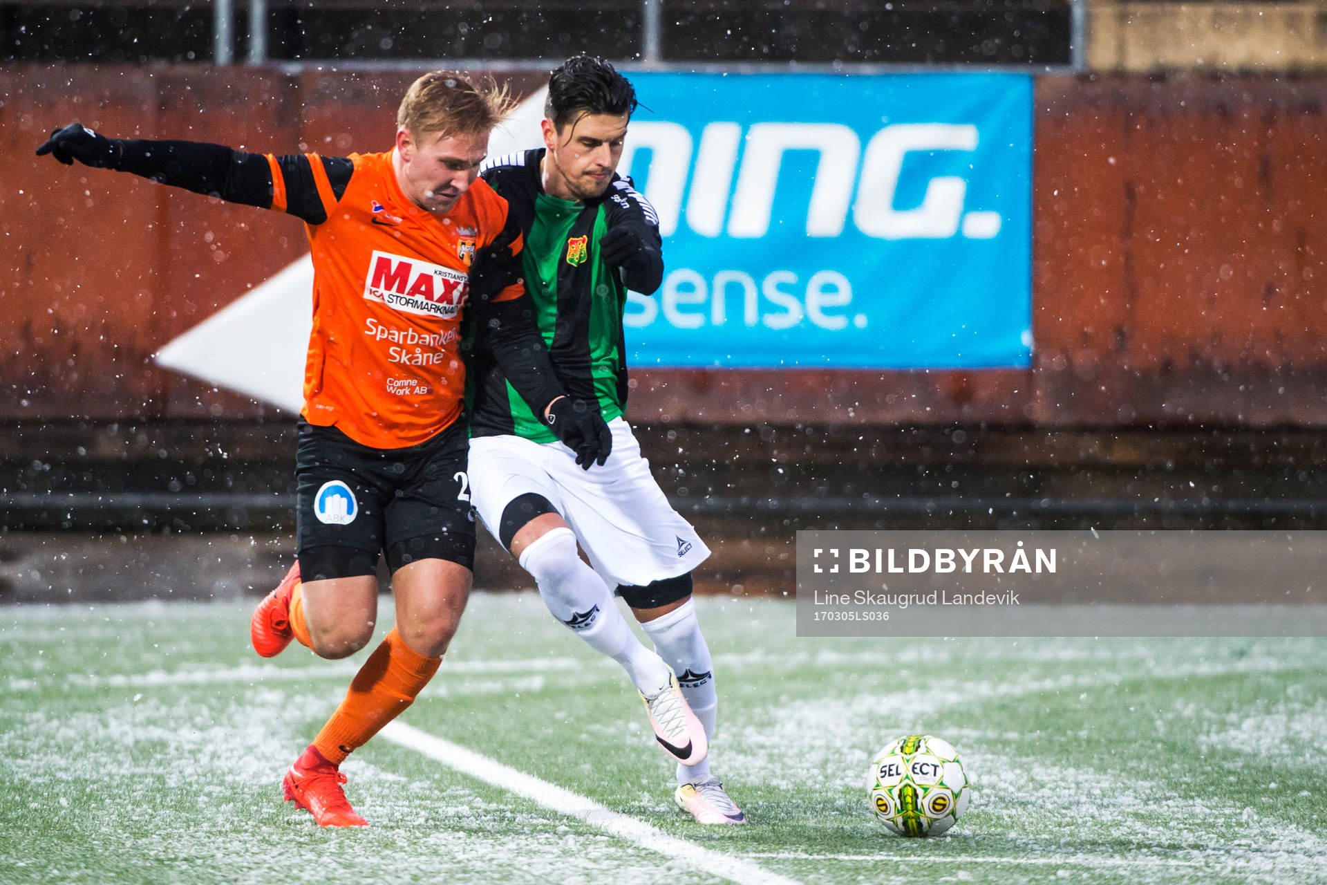 Kristianstads Oliver Ekroth och GAIS Luka Mijaljevic under fotbollsmatchen i Svenska Cupen mellan GAIS och Kristianstad FC den 5 mars 2017 i Göteborg.