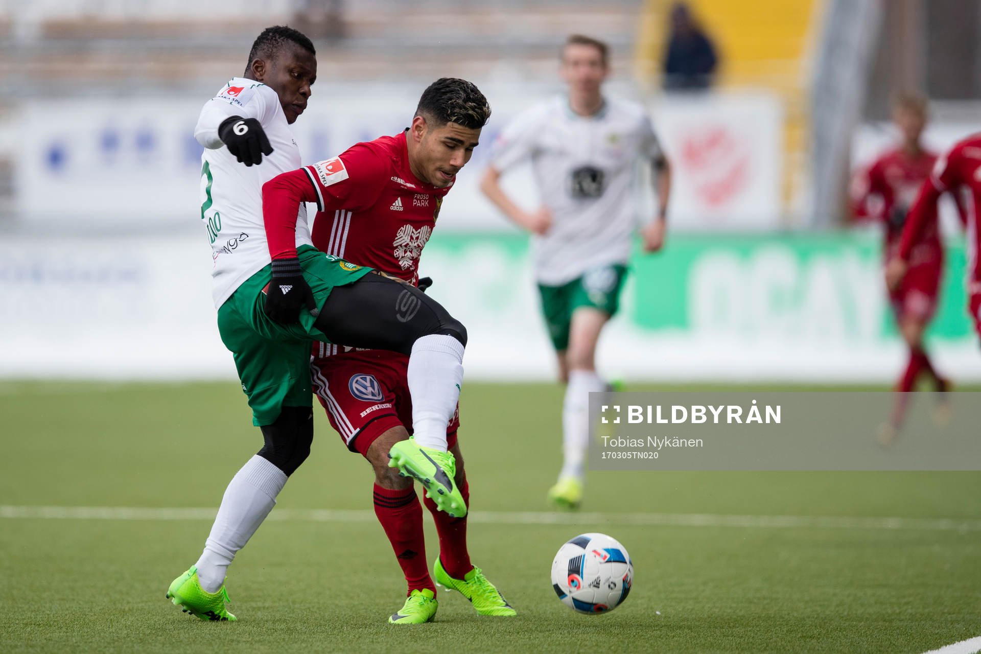 Östersunds Hosam Aiesh mot Hammarbys Joseph Aidoo