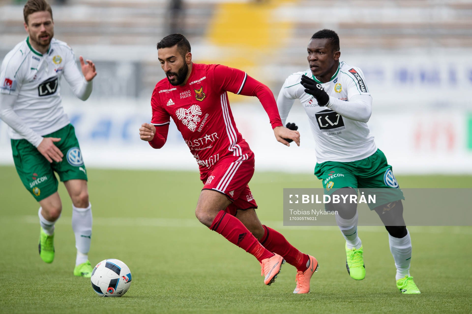Östersunds Saman Ghoddos mot Hammarbys Joseph Aidoo