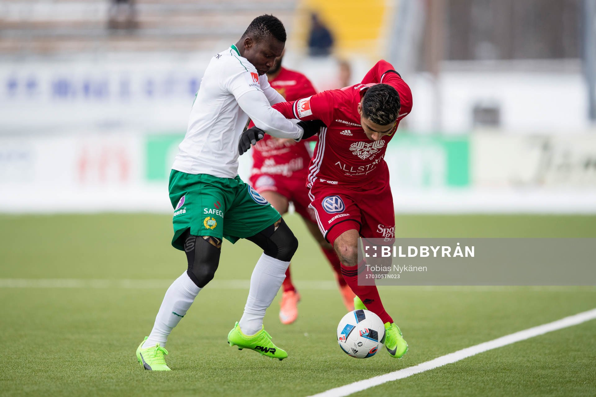 Östersunds Hosam Aiesh mot Hammarbys Joseph Aidoo
