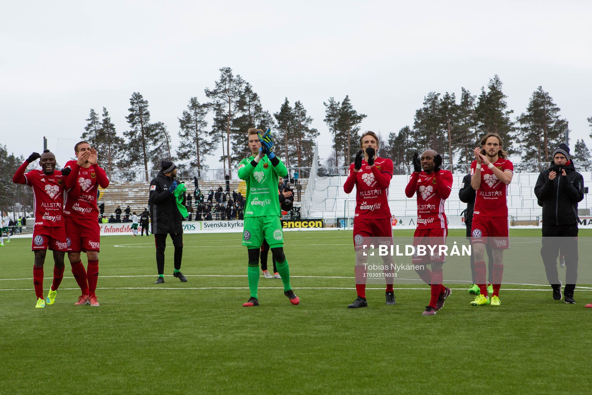 Östersunds spelare tackar publiken