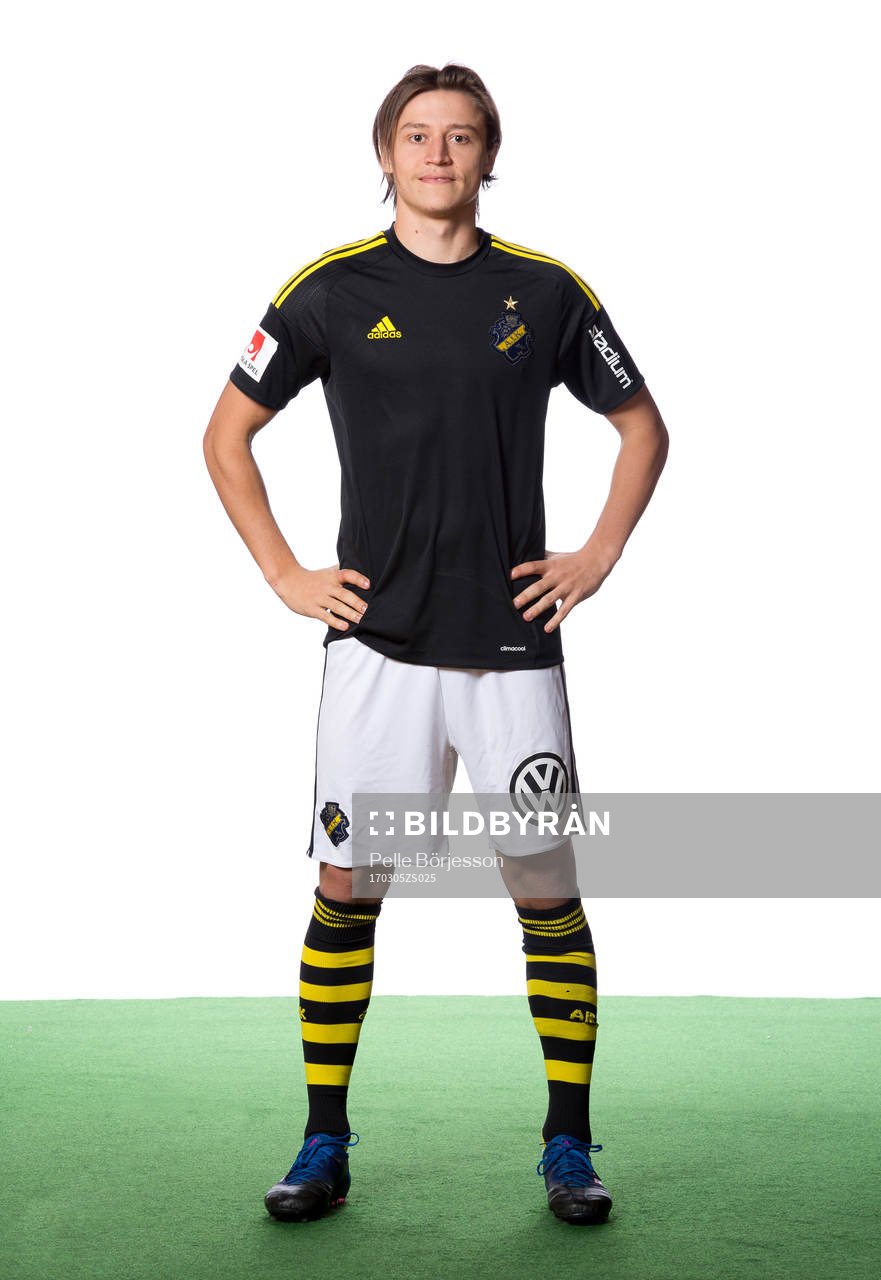 s Simon Thern