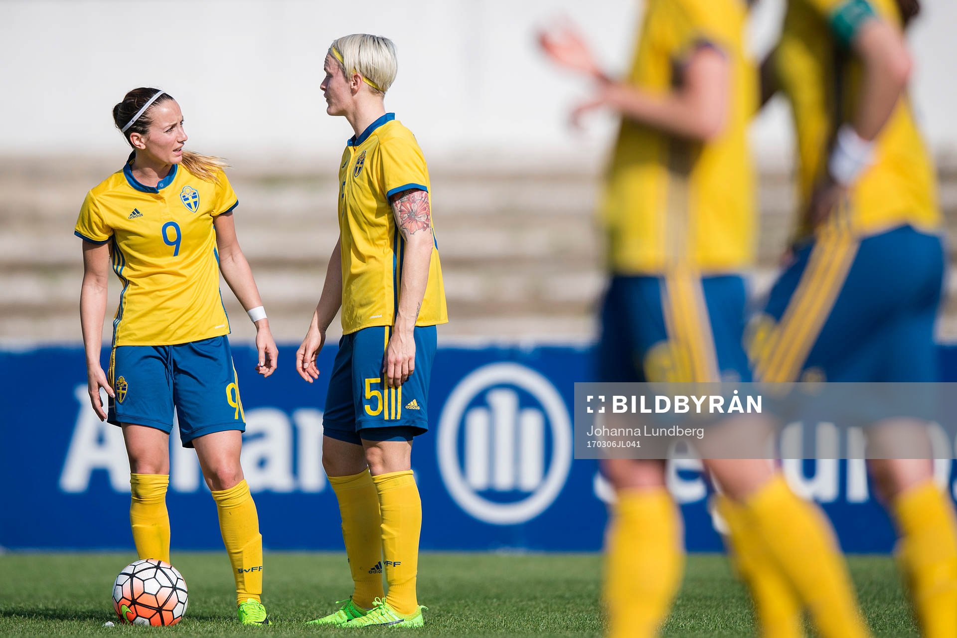 Sveriges Kosovare Asllani och Nilla Fischer i samtal