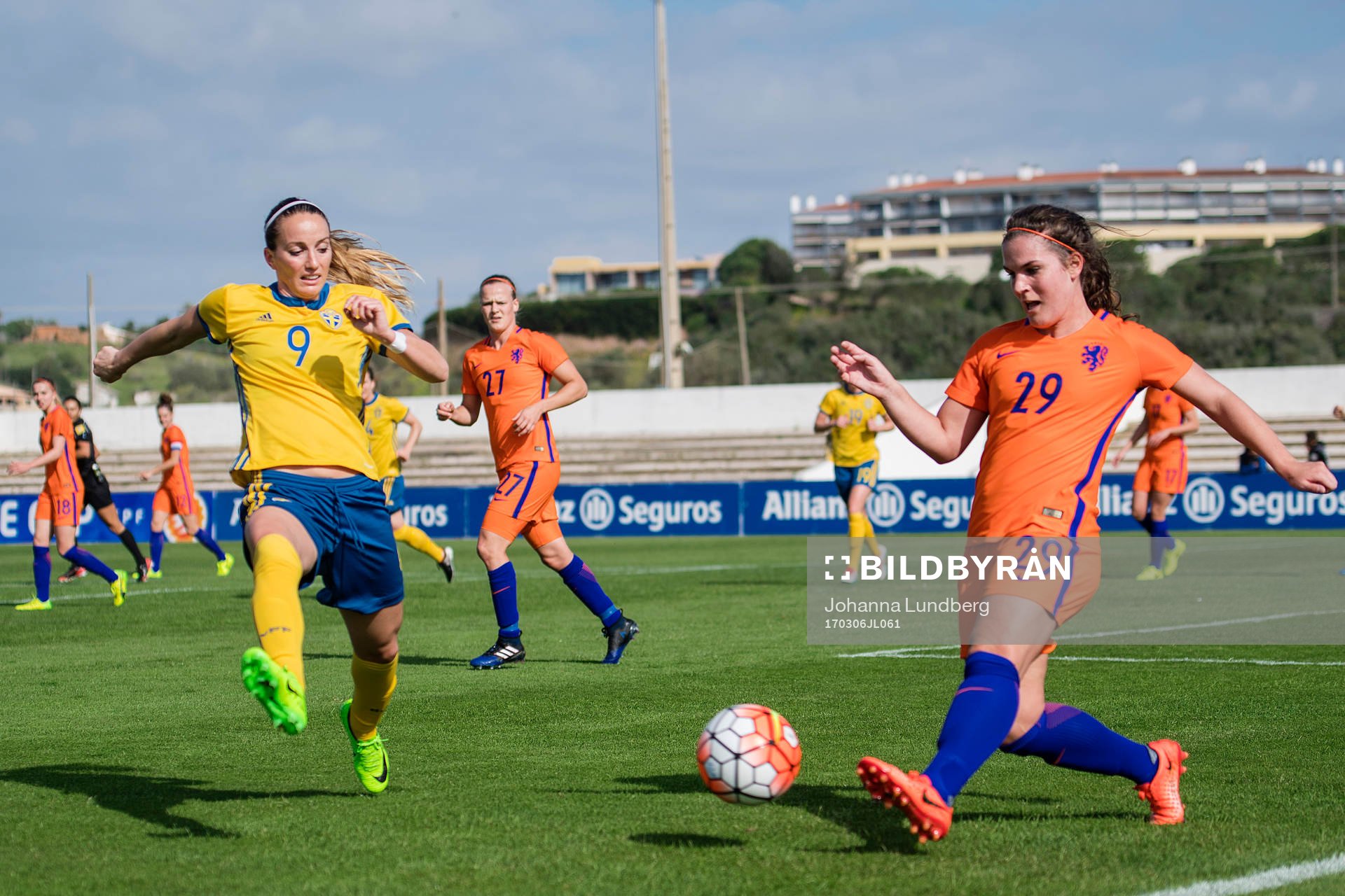 Sveriges Kosovare Asllani mot Hollands Siri Worm
