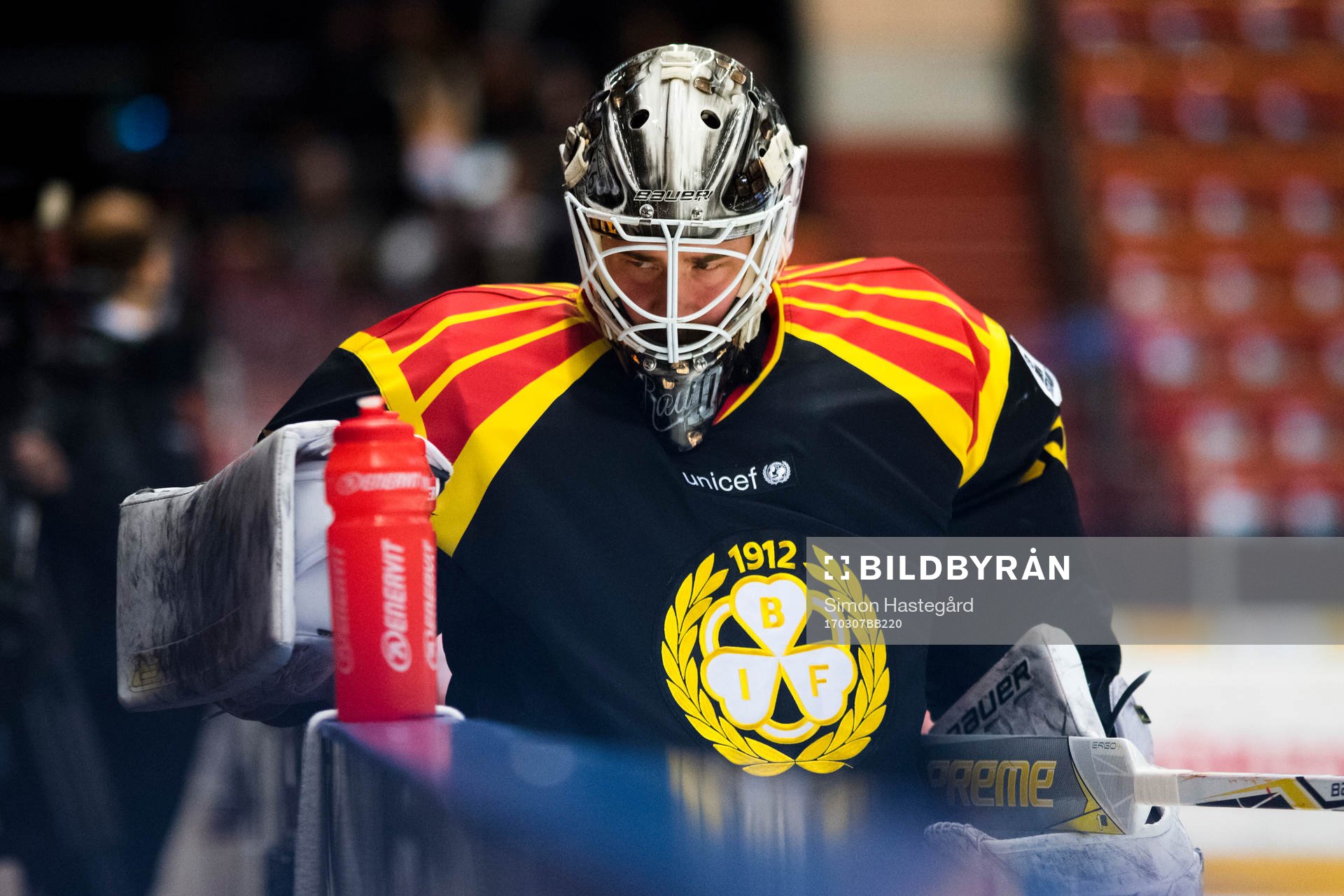 Brynäs målvakt David Rautio före ishockeymatchen i SHL