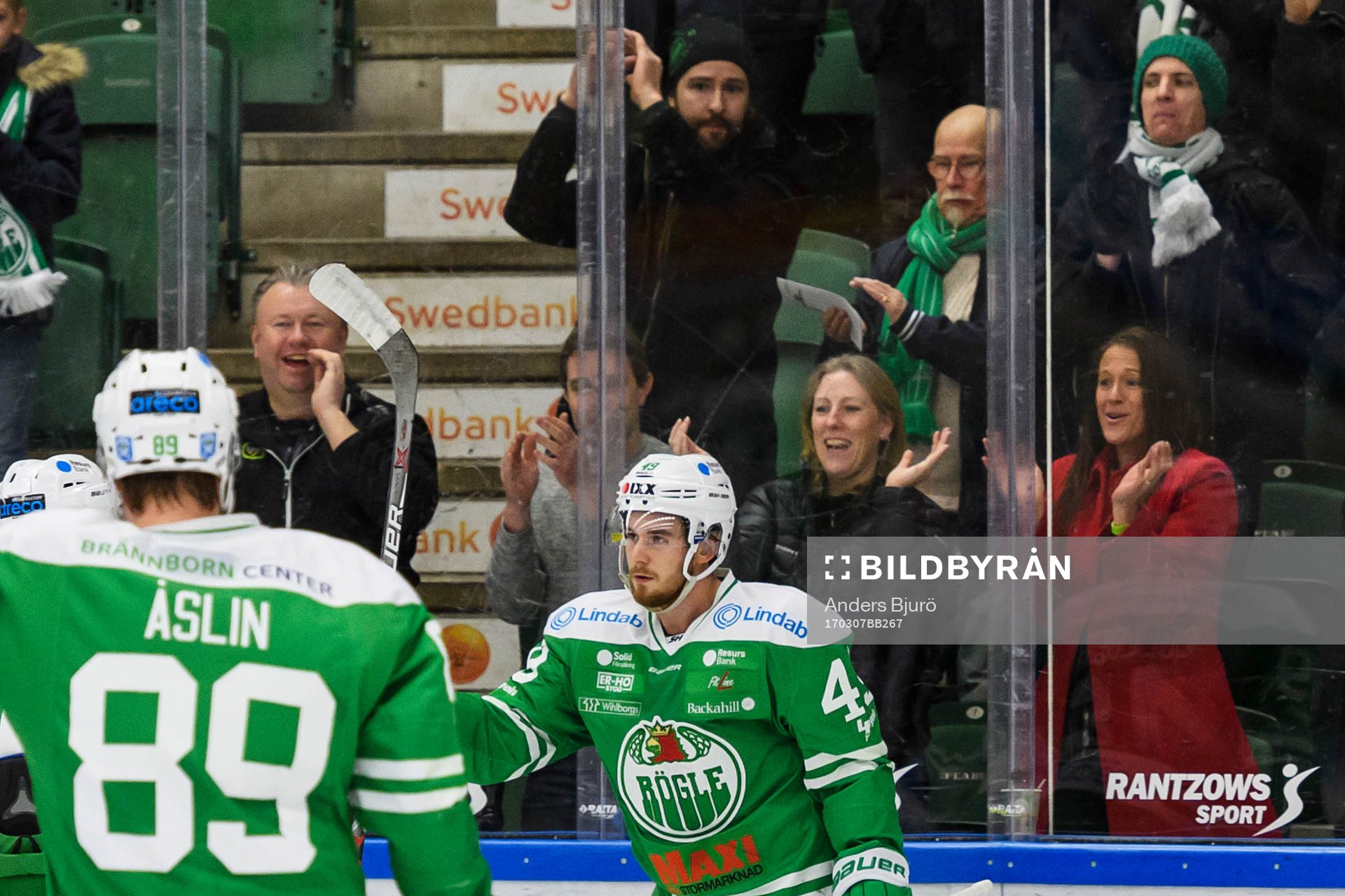 Rögles Sebastian Collberg jublar