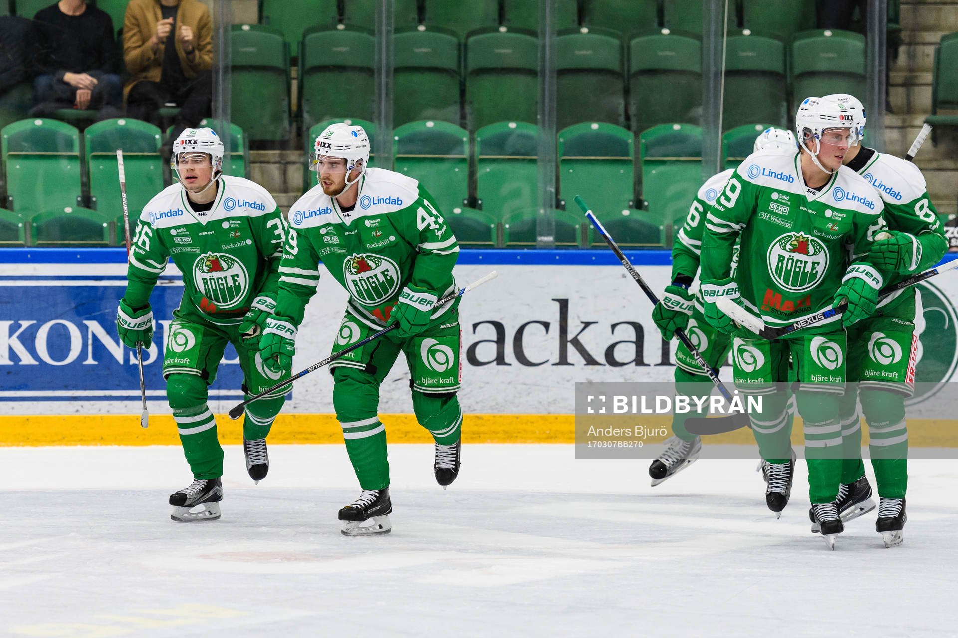 Rögles spelare jublar