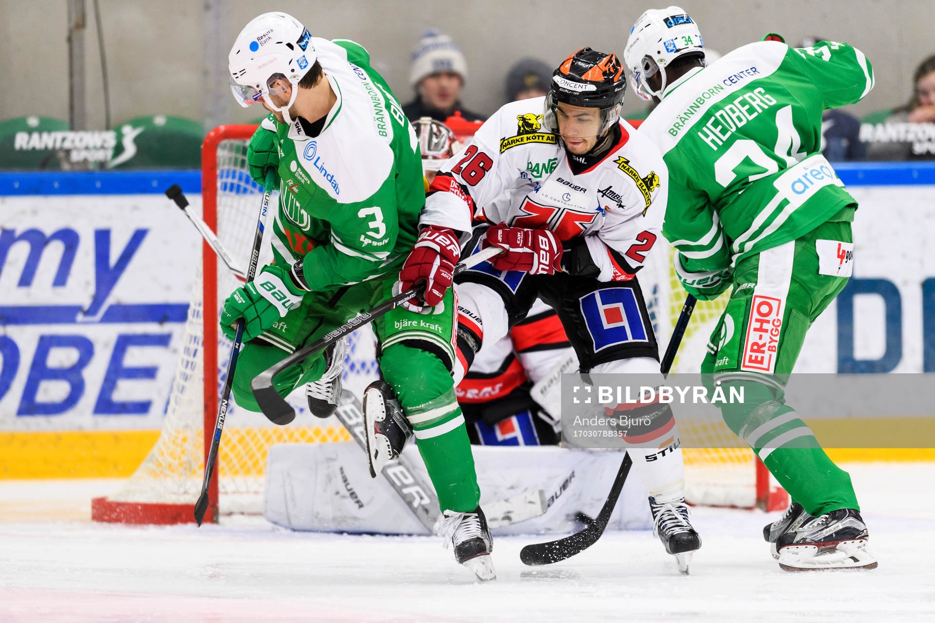 Rögles Almen Bibic och Örebros Daniel Lindberg i kamp