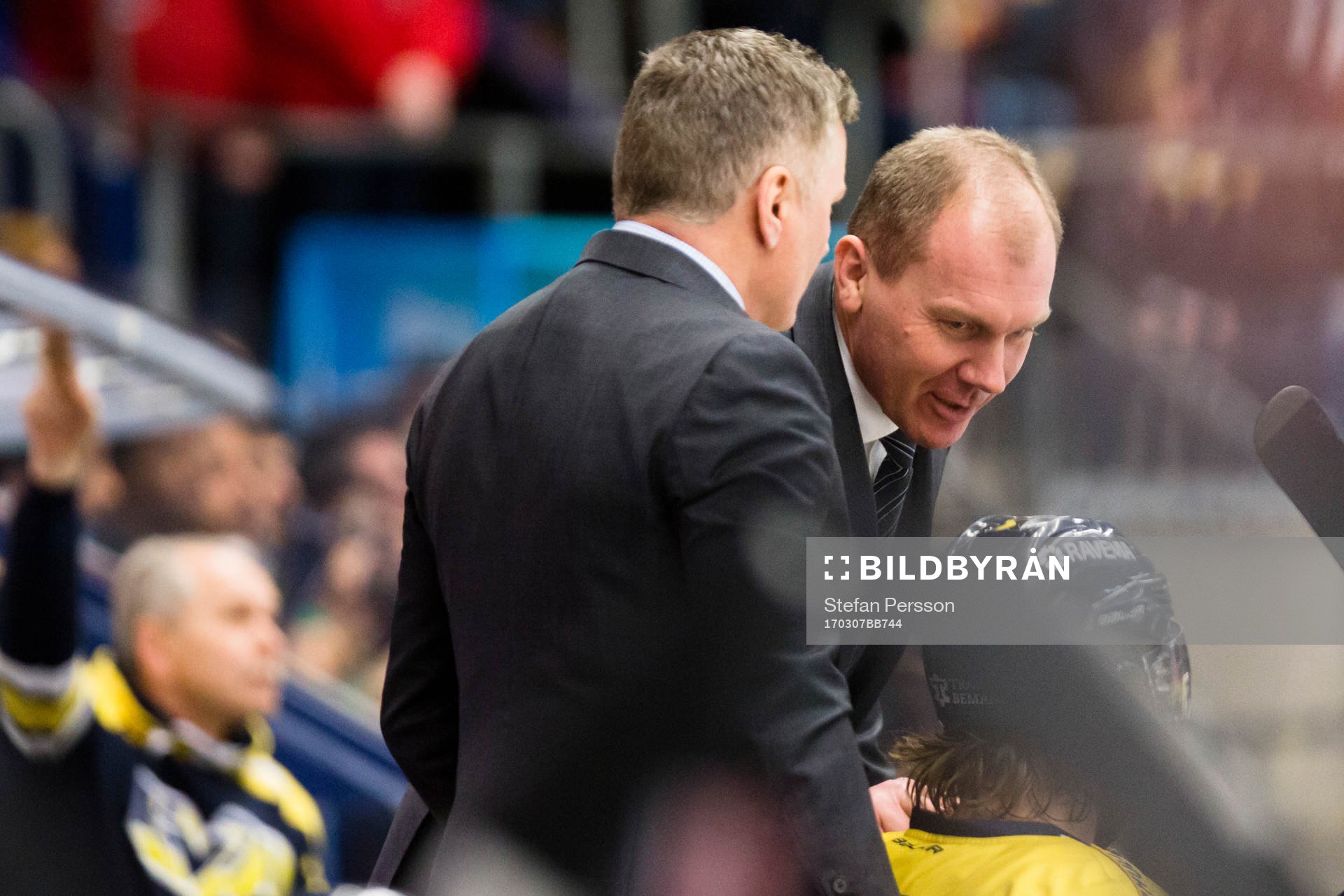 s assisterande tränare Stephan Lundh och HV71:s tränare