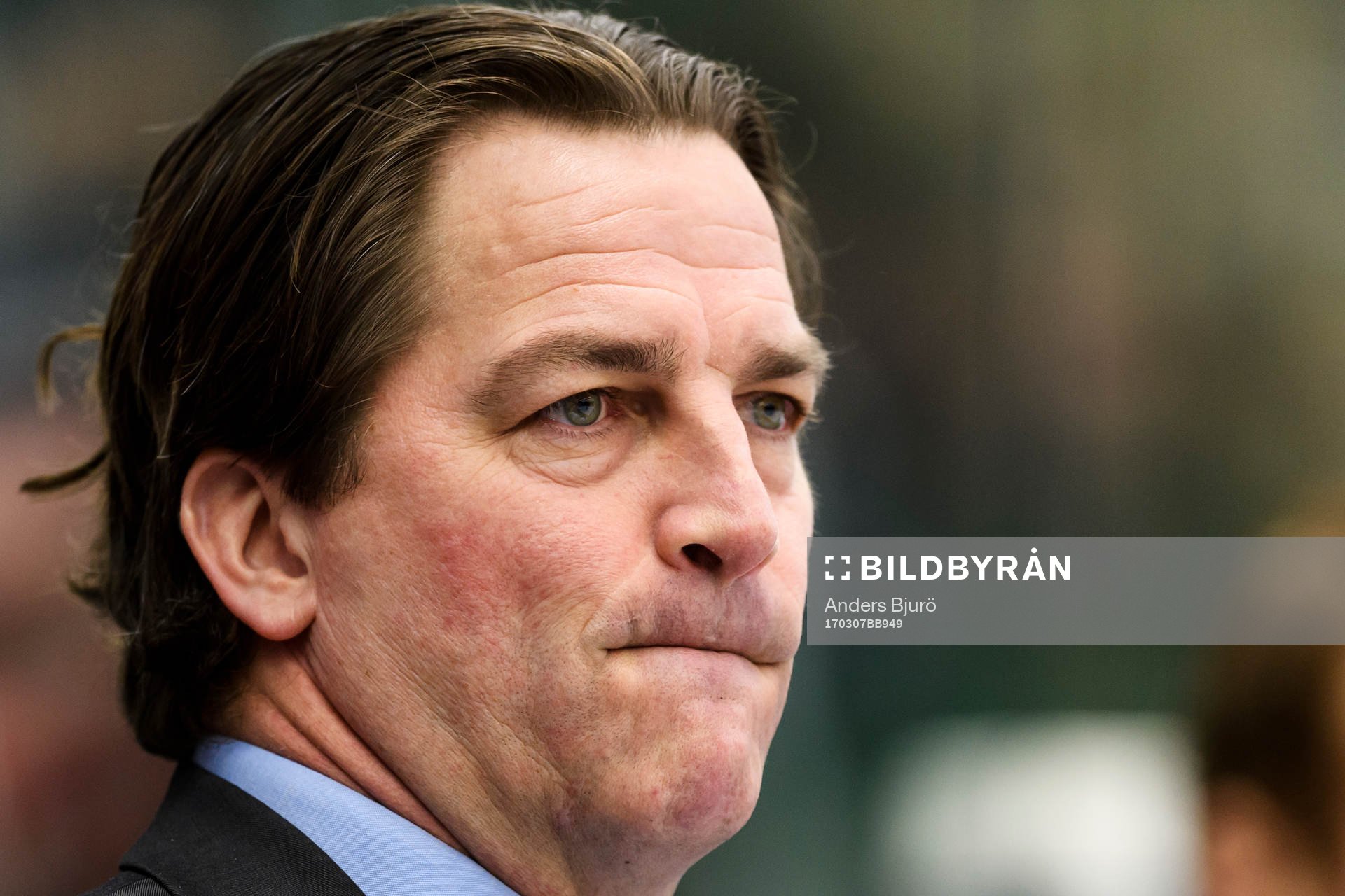 uÖrebros assiterande tränare Petri Liimatainen nder en