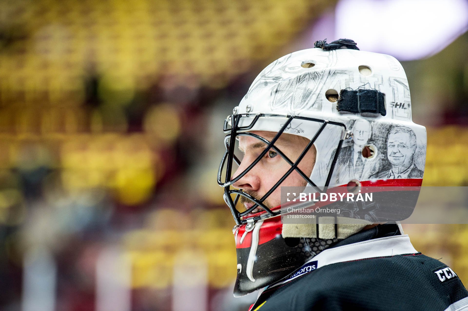 Malmö Redhawks målvakt Cristopher Nihlstorp med sin