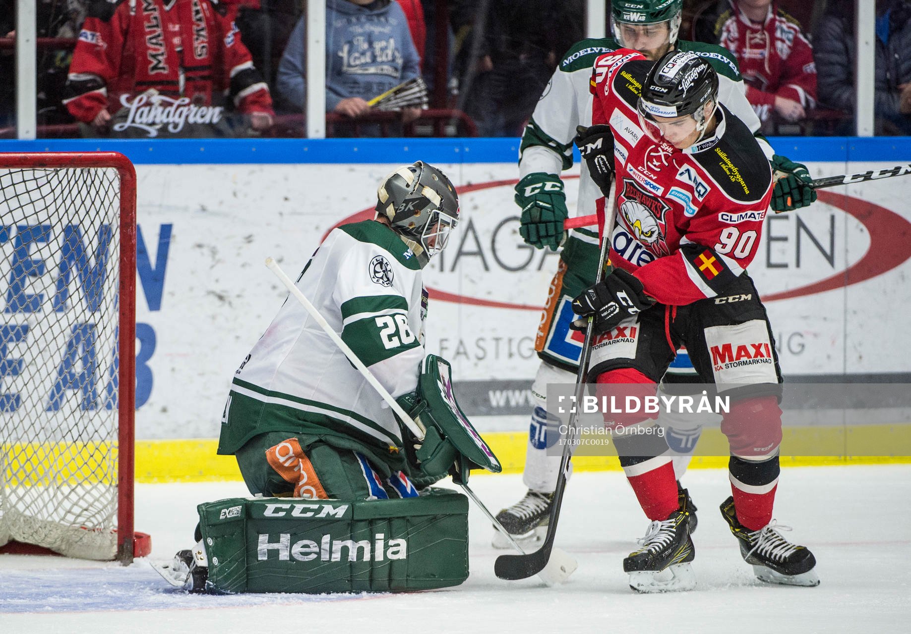 Malmö Redhawks Oliver Olsson mot Färjestads målvakt